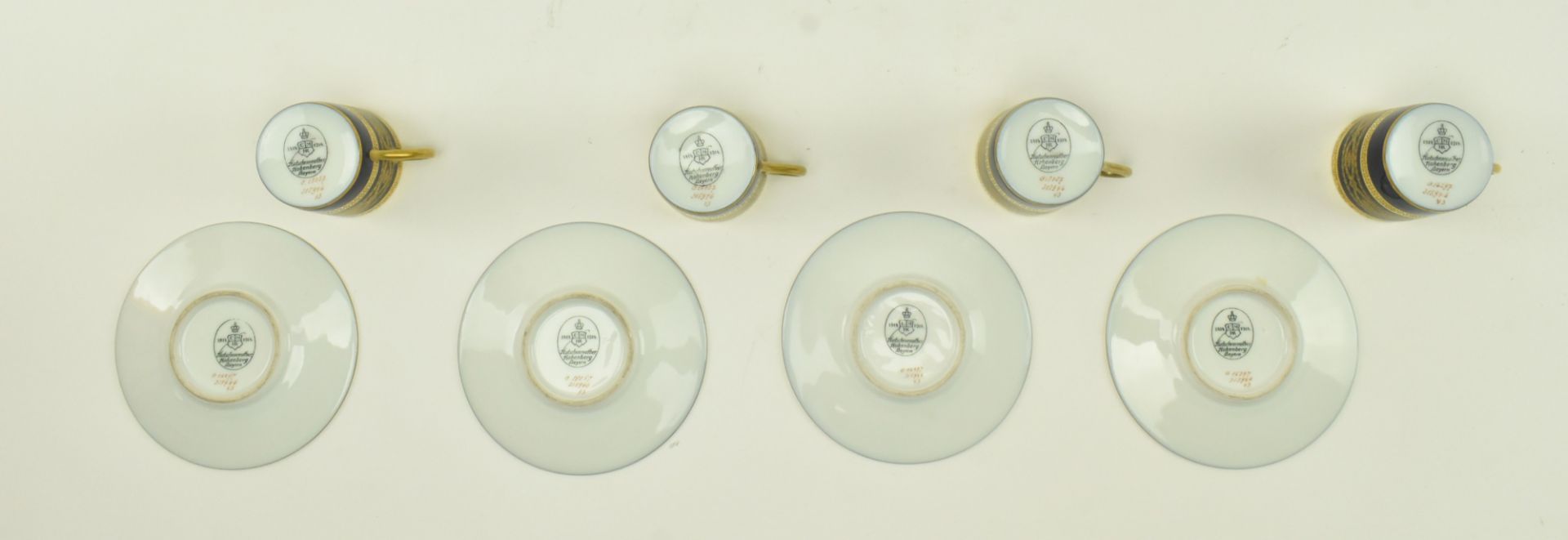 HUTSCHENEREUTHER - EARLY 20TH CENTURY CHINA CUPS & SAUCERS - Bild 5 aus 6
