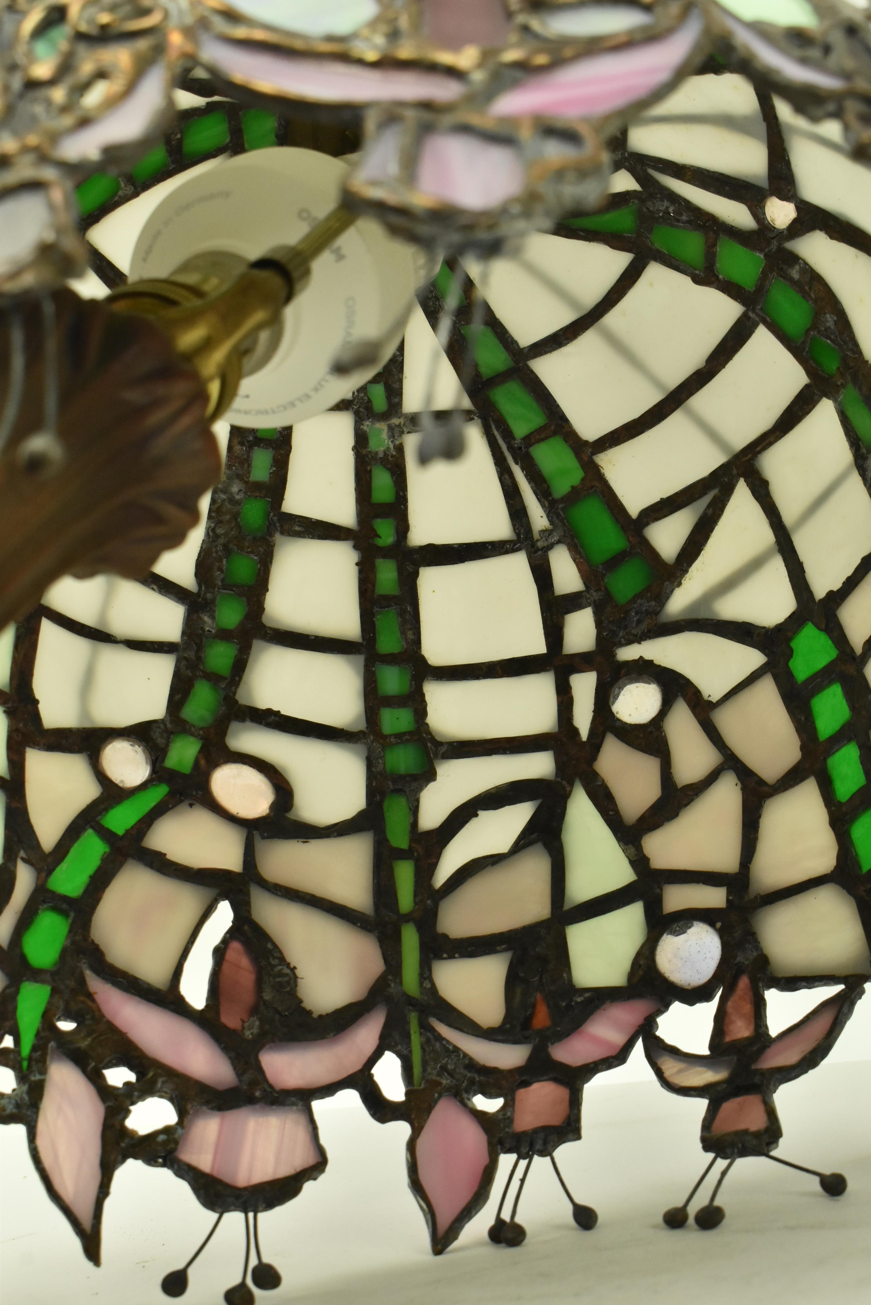 JOHN LEATHWOOD - STAINED LEADED GLASS TIFFANY STYLE DESK LAMP - Image 8 of 8