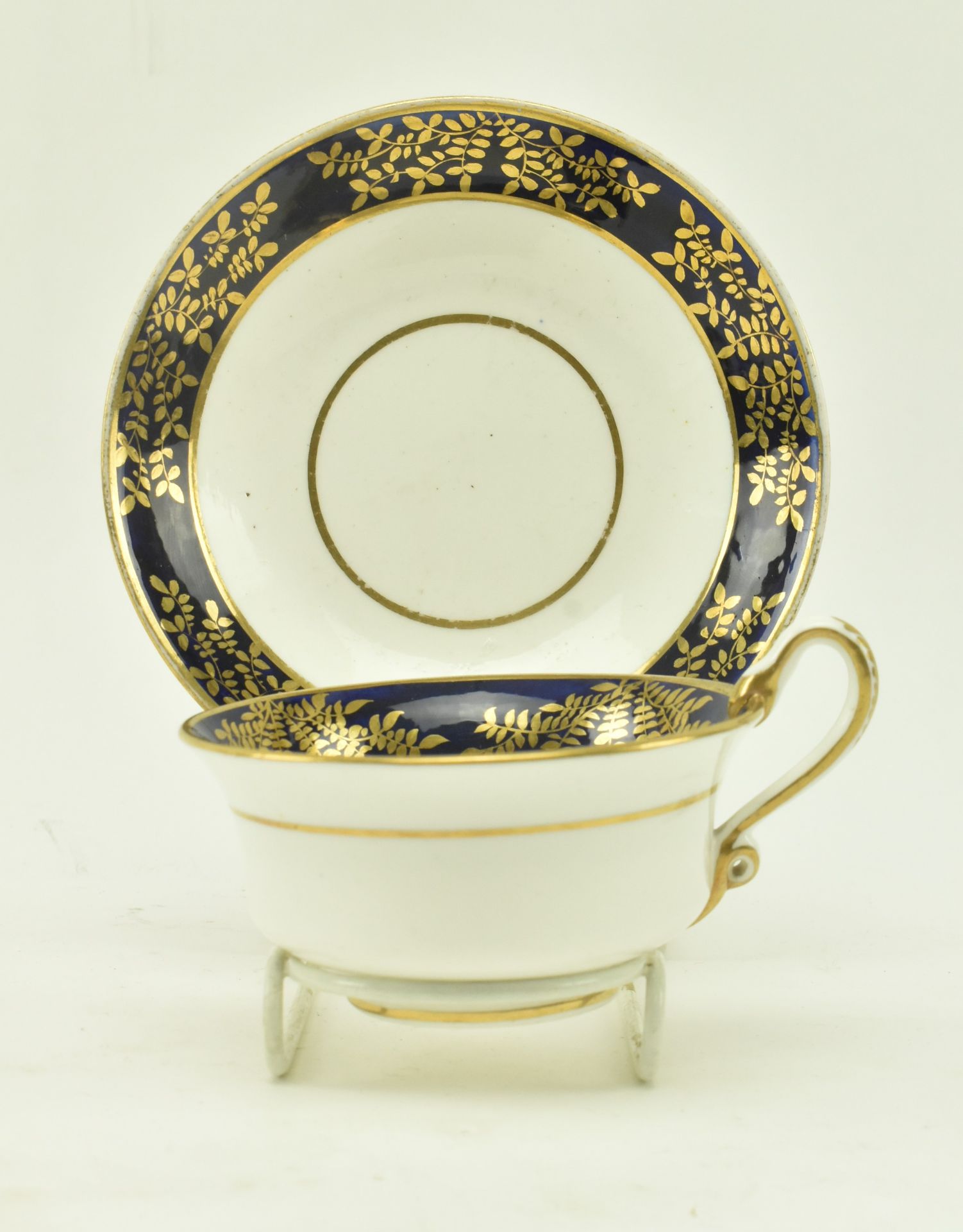 CIRCA 1820 SPODE PART TEA SERVICE IN COBALT AND GILT - Bild 14 aus 17