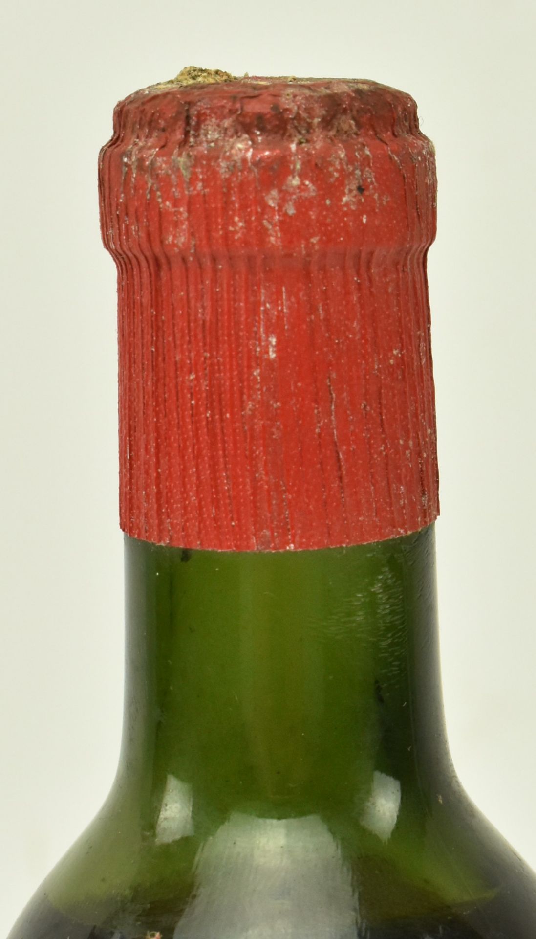 1943 CHATEAU LA GARDE RED WINE BOTTLE - Image 3 of 6