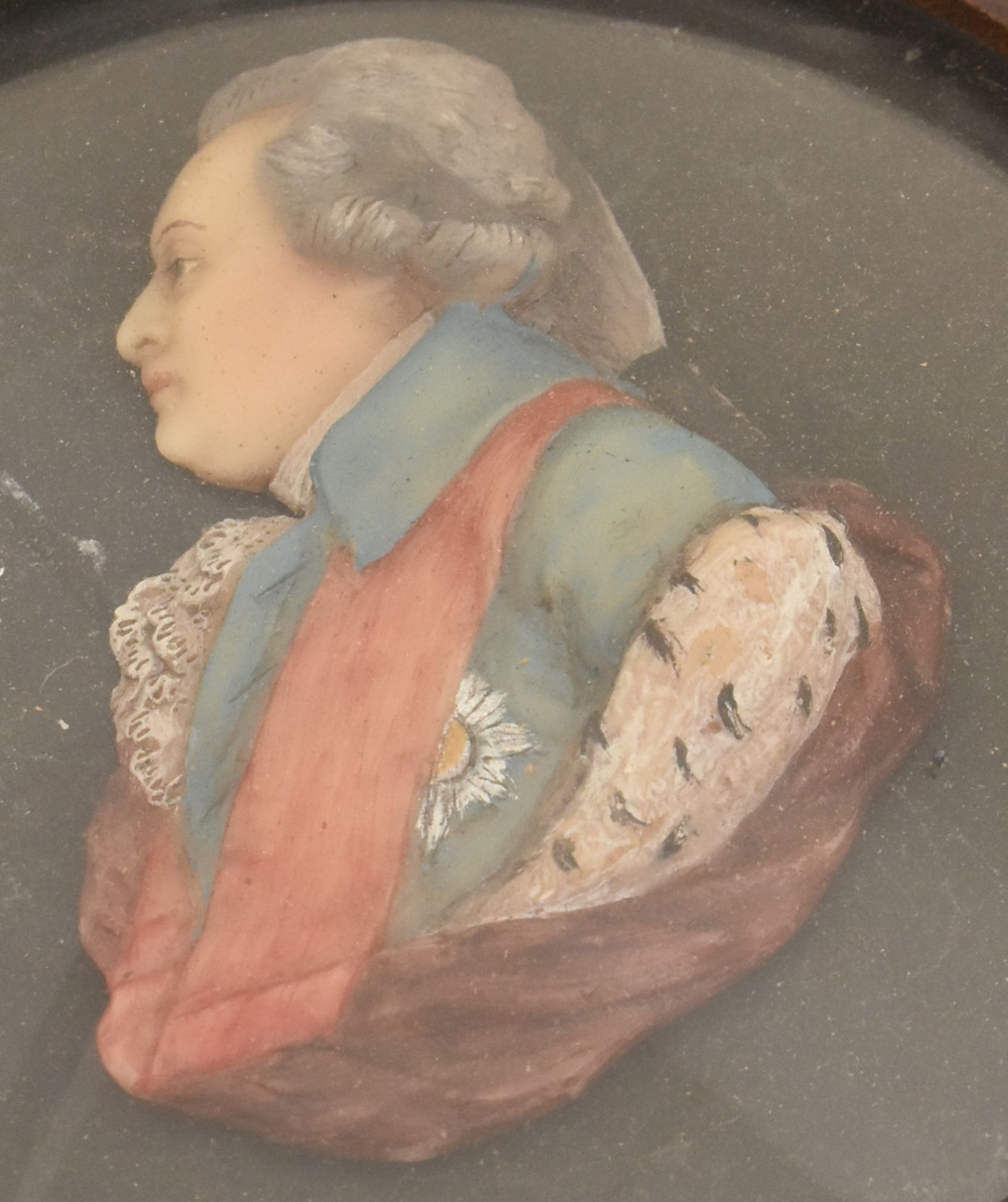 19TH CENTURY HAND PAINTED WAX PORTRAIT RELIEF IN FRAME - Image 4 of 6
