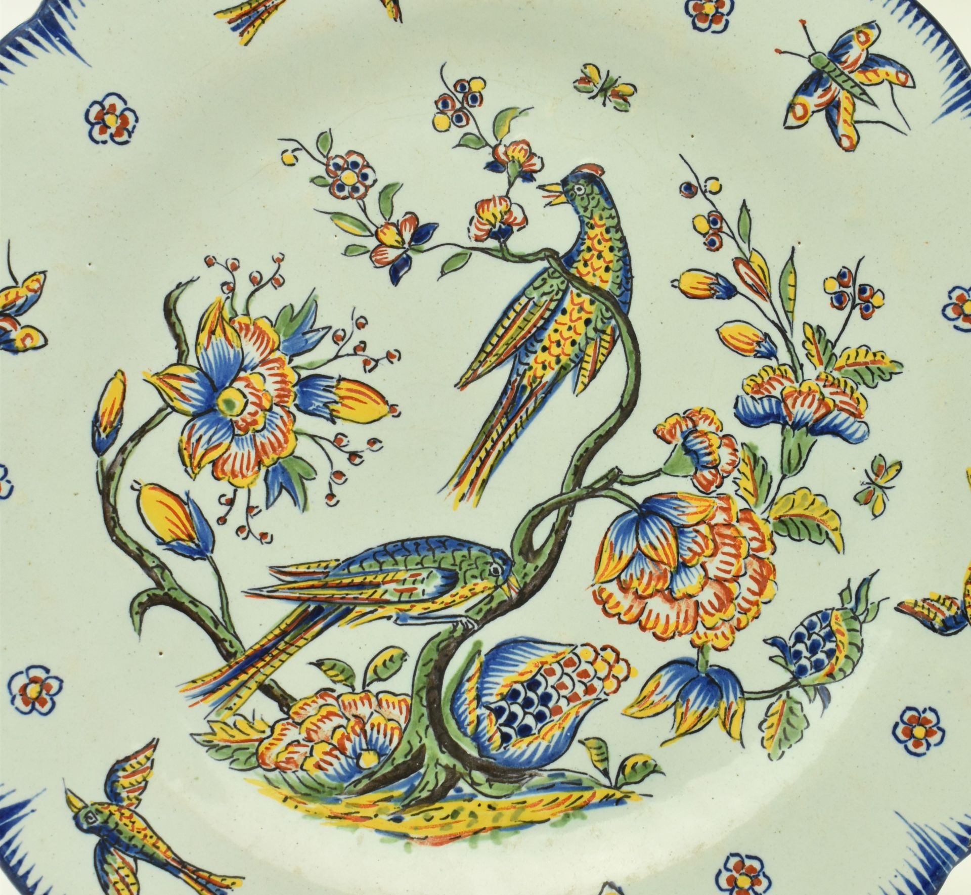 18TH CENTURY CONTINENTAL DELFT POLYCHROME TIN GLAZED PLATE - Image 3 of 7