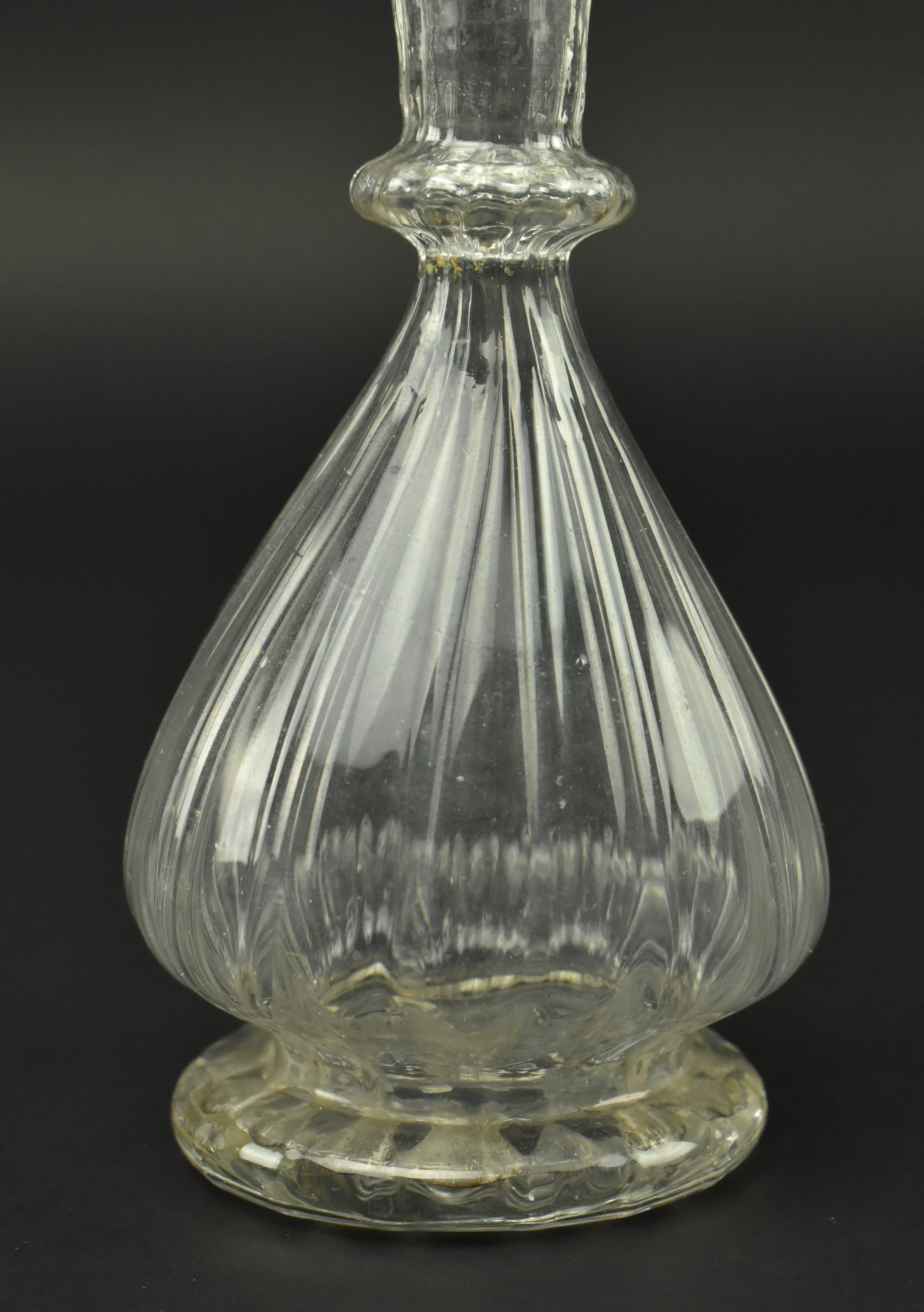 EARLY 19TH CENTURY RIBBED GLASS VIAL WITH STOPPER - Image 6 of 7