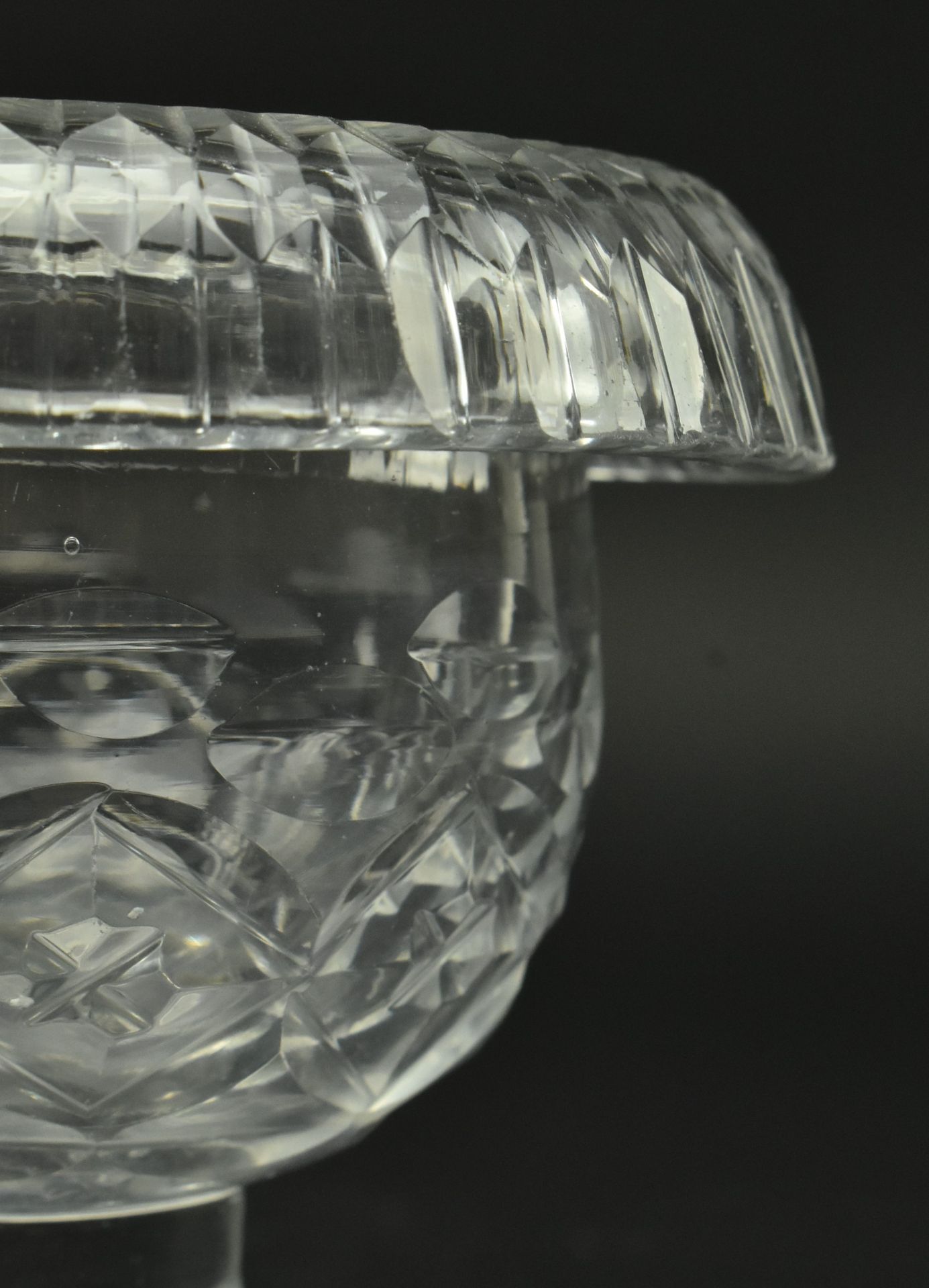 SMALL CIRCA 1800 IRISH CUT GLASS TURNOVER BOWL - Image 6 of 8