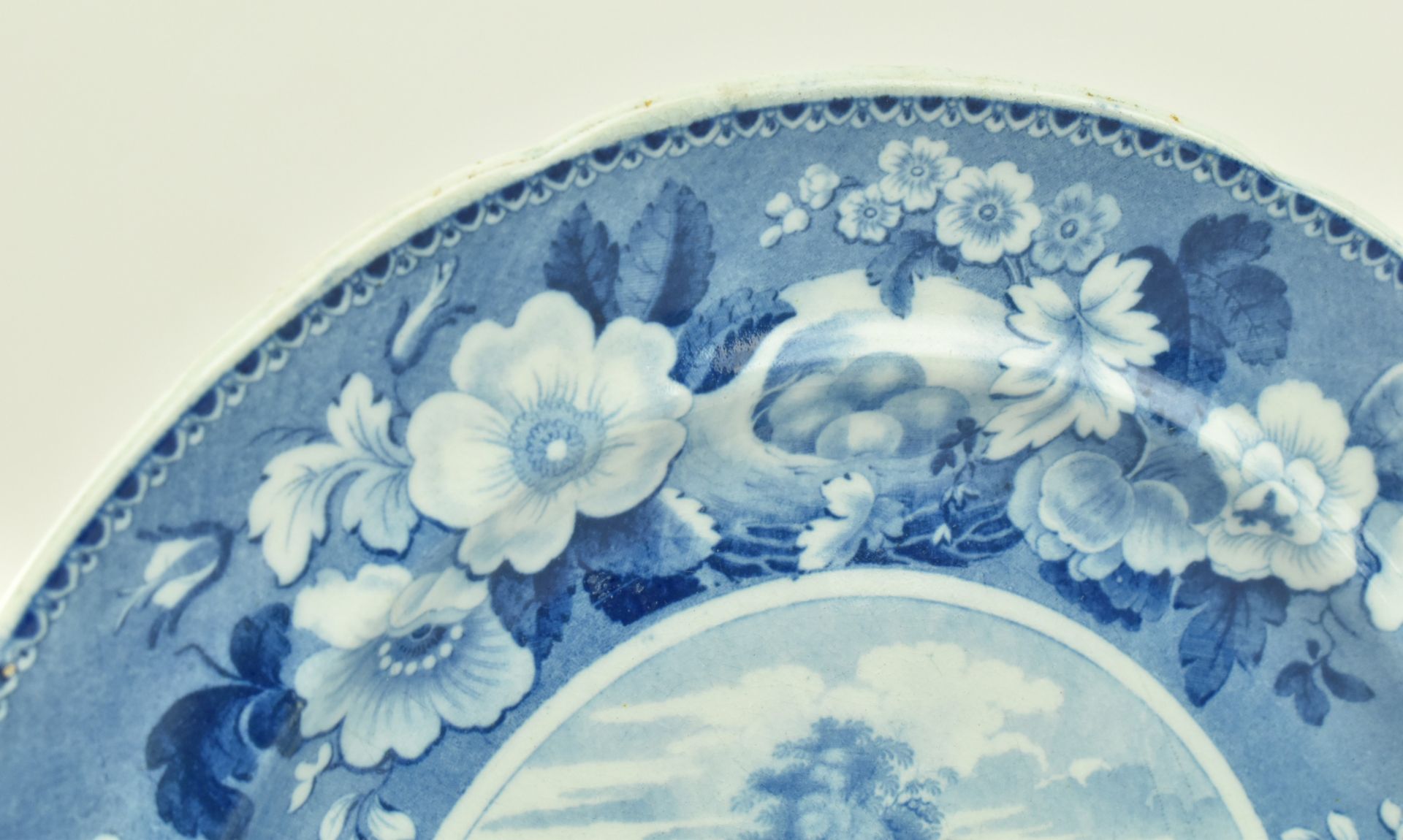 THREE CIRCA 1820S PEARLWARE DOMESTIC CATTLE PLATES - Image 3 of 6