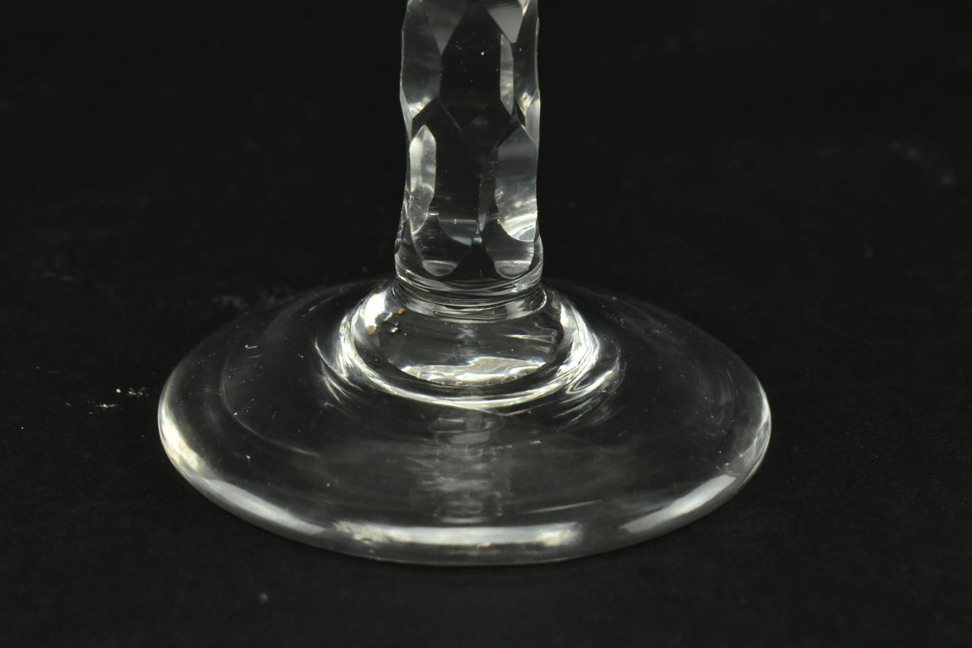 GEORGE III LATE 18TH CENTURY FACETED STEM ALE GLASS - Image 5 of 6