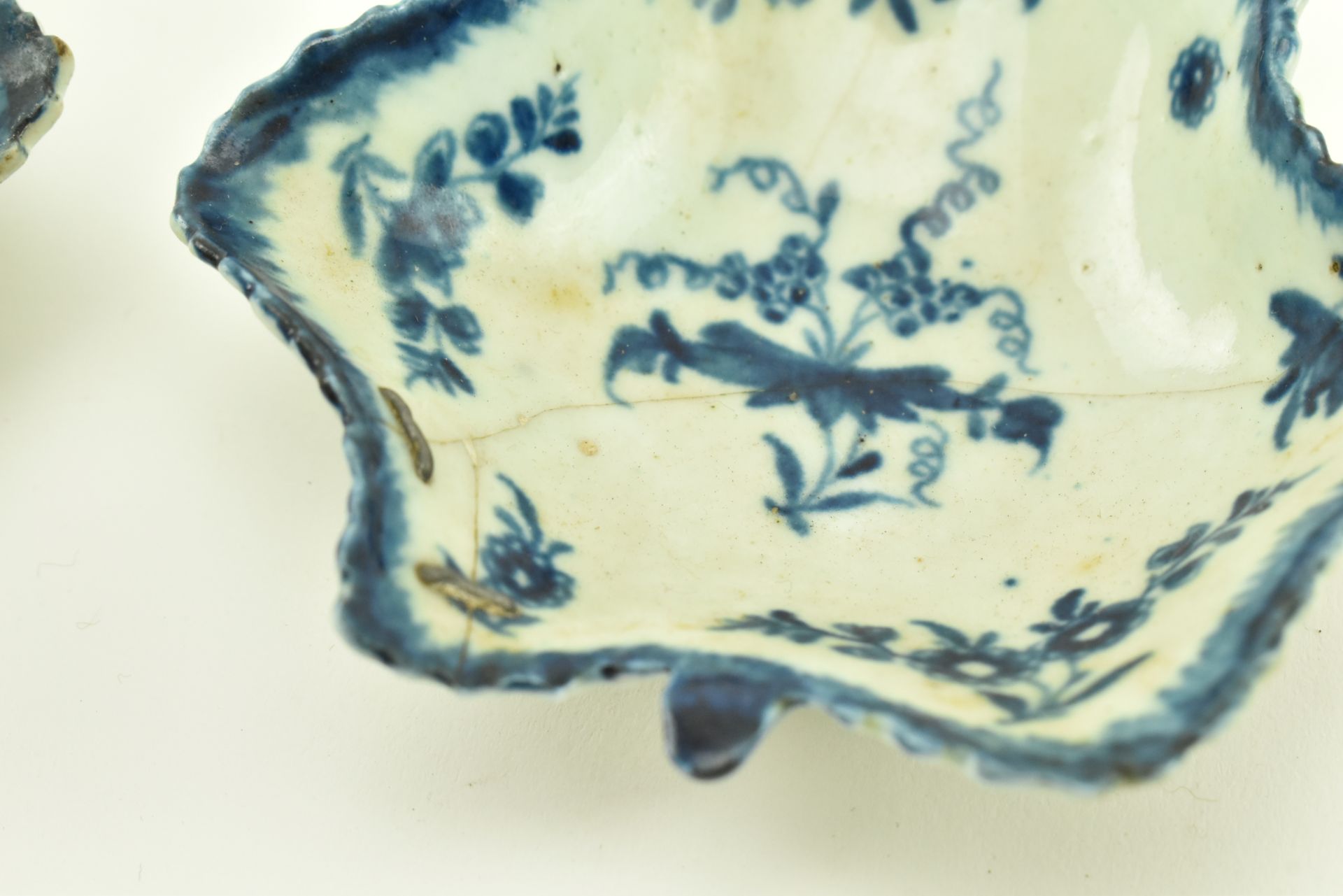 FOUR 18TH CENTURY WORCESTER BLUE & WHITE LEAF PICKLE DISHES - Image 6 of 9