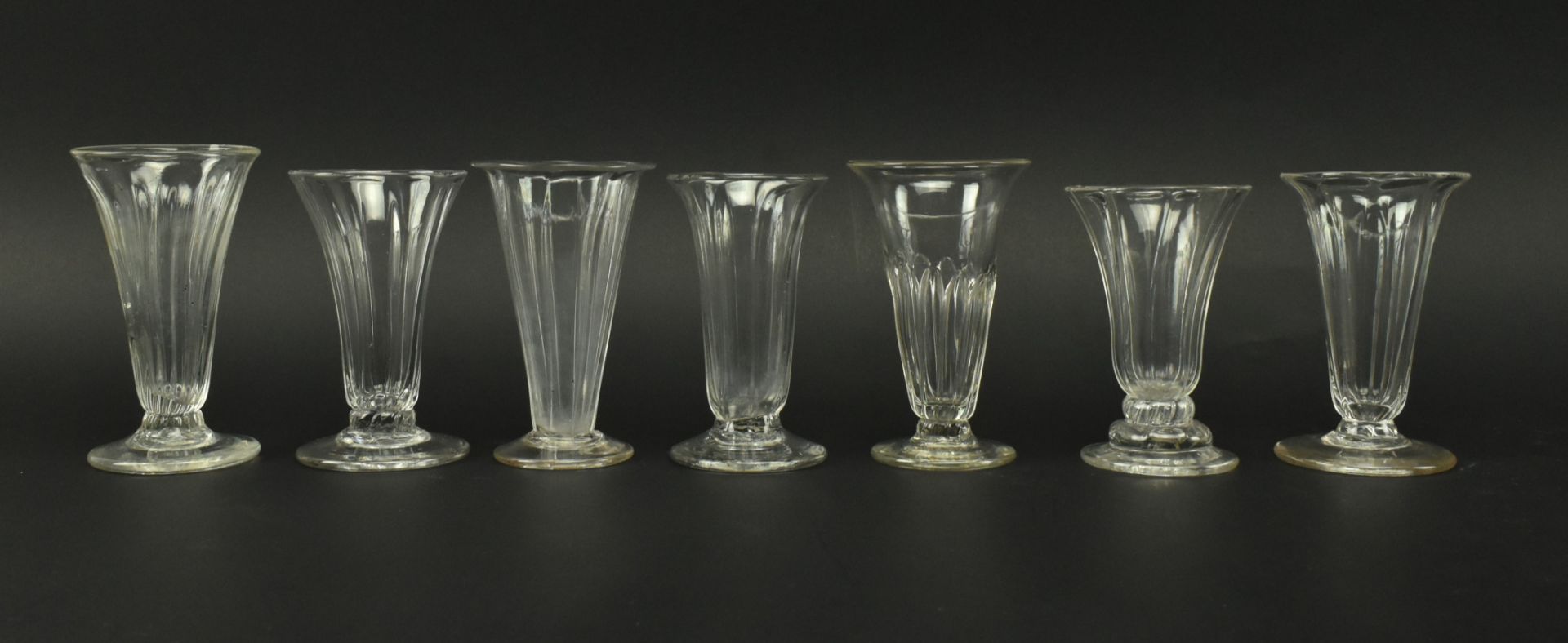 SEVEN 18TH CENTURY SWEETMEAT GLASSES WITH TAZZA & ETCHING - Bild 10 aus 12