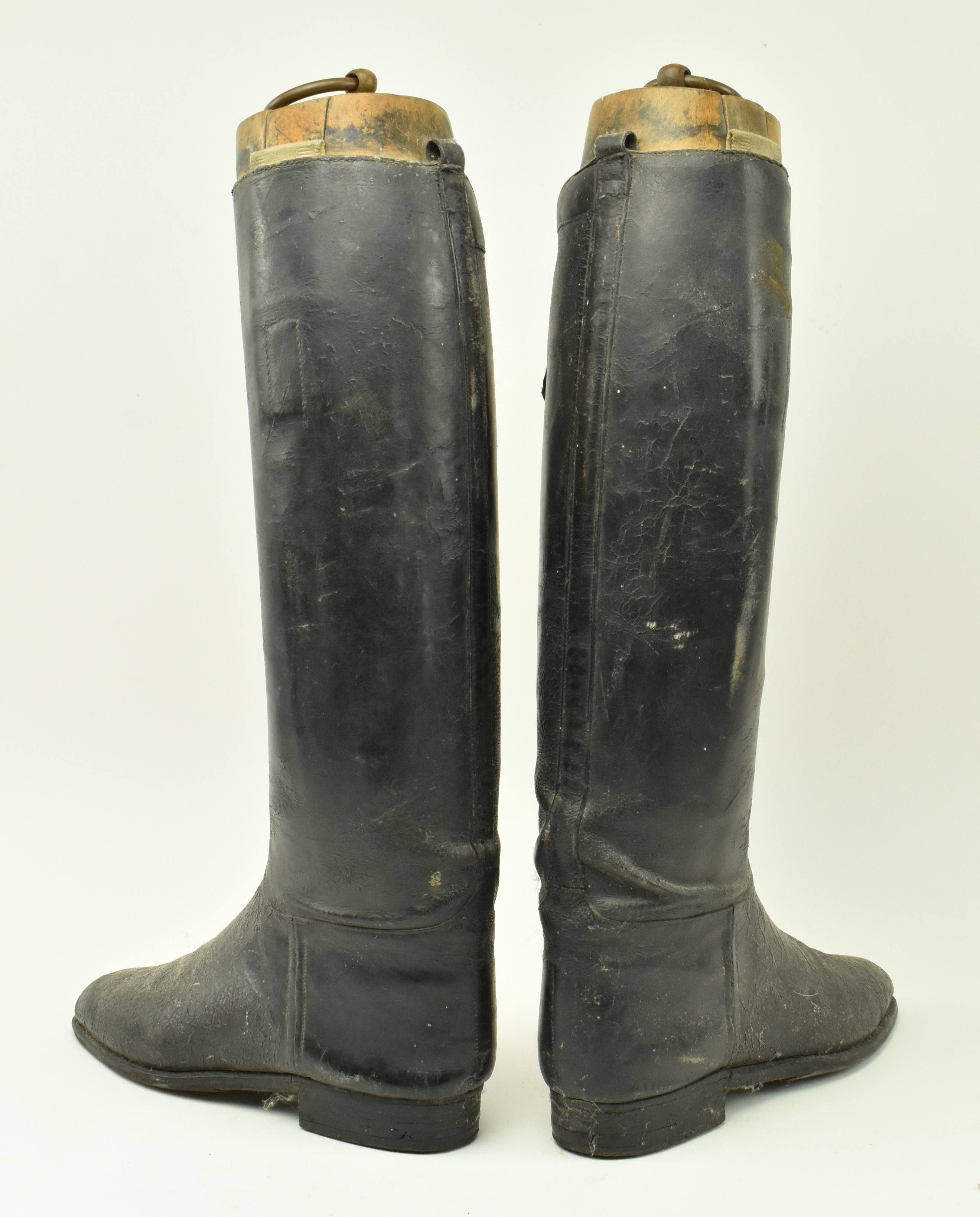 PAIR OF 20TH CENTURY BLACK LEATHER RIDING BOOTS AND TREES - Image 4 of 6