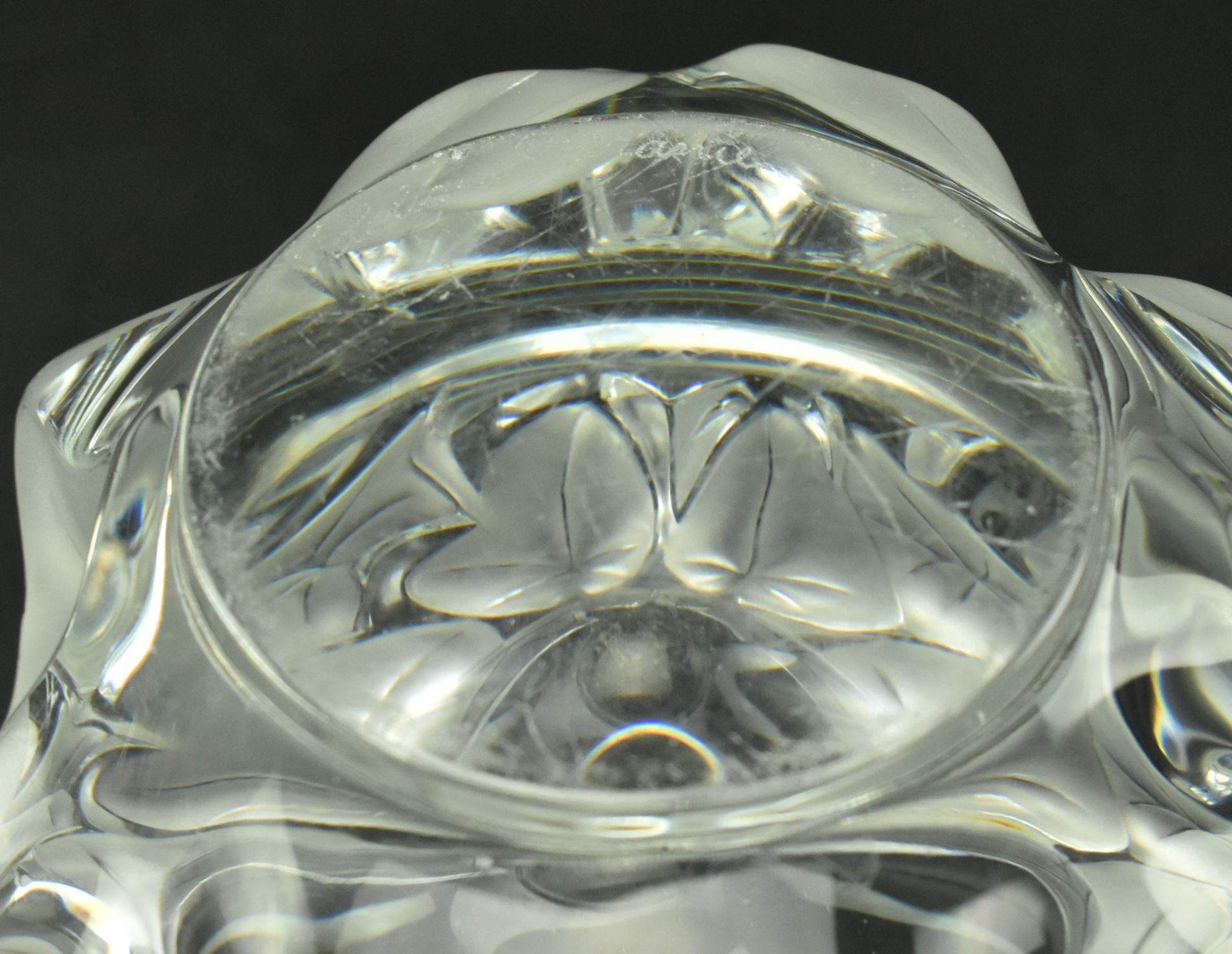 LALIQUE, FRANCE - MID 20TH CENTURY HEDERA GLASS VASE - Image 5 of 6