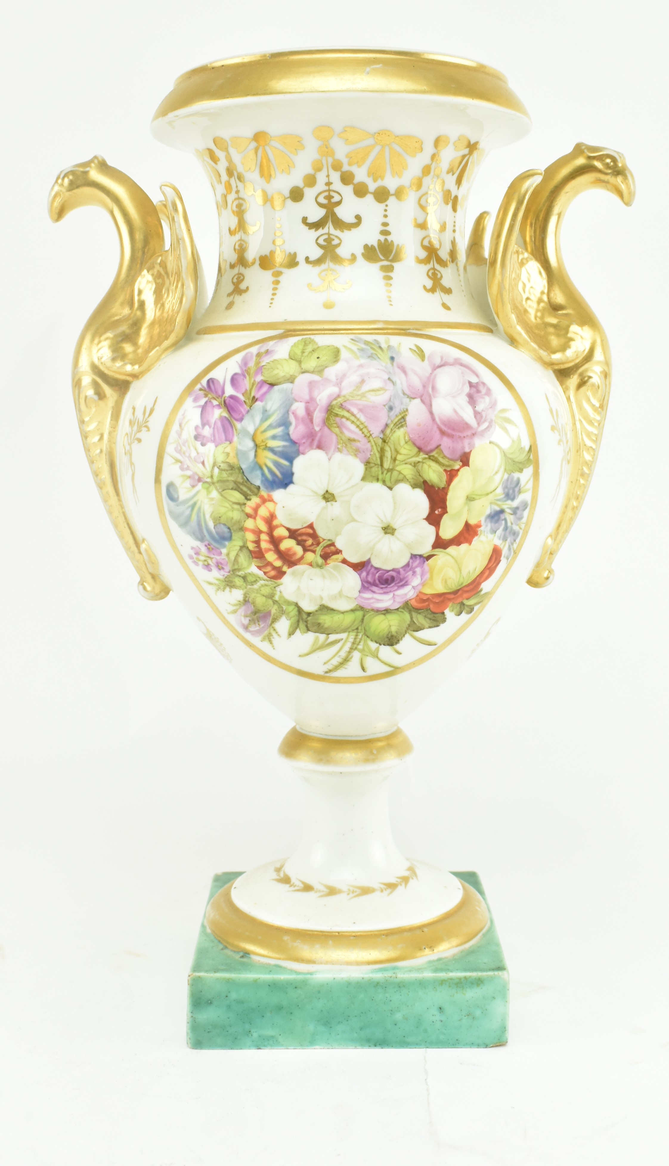 EARLY 19TH CENTURY CHAMBERLAIN'S WORCESTER URN VASE