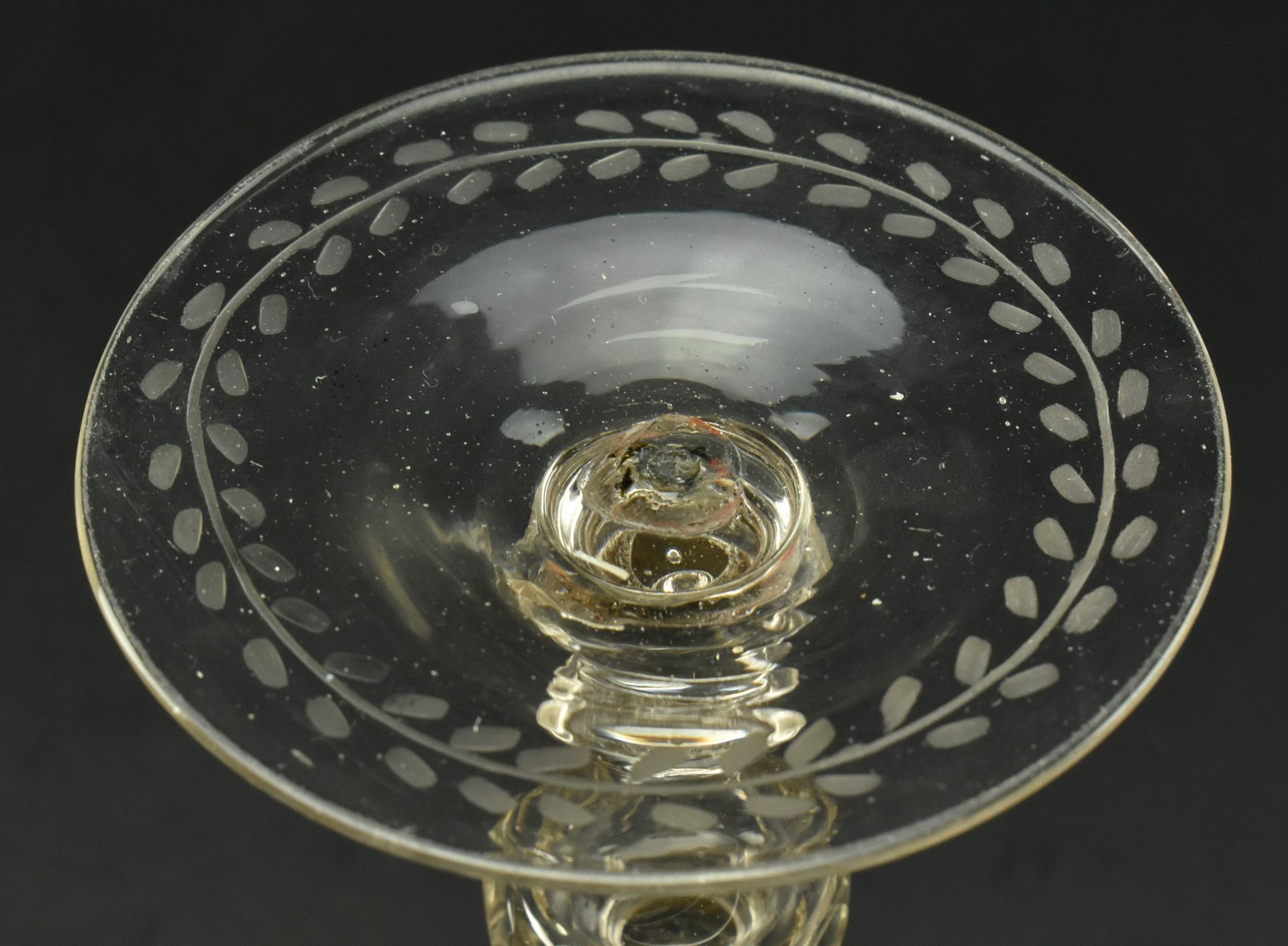 18TH CENTURY BOHEMIAN HAND BLOWN ENGRAVED GOBLET GLASS - Bild 6 aus 6