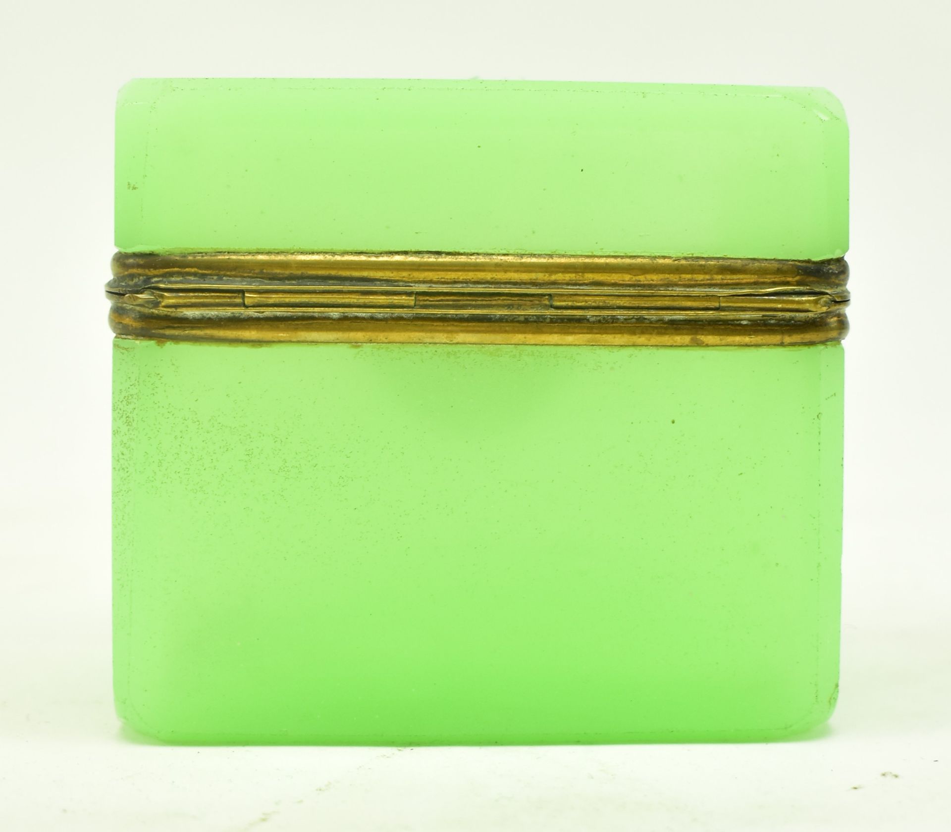 FRENCH MID 19TH CENTURY OPALINE GREEN URANIUM GLASS BOX - Bild 3 aus 4