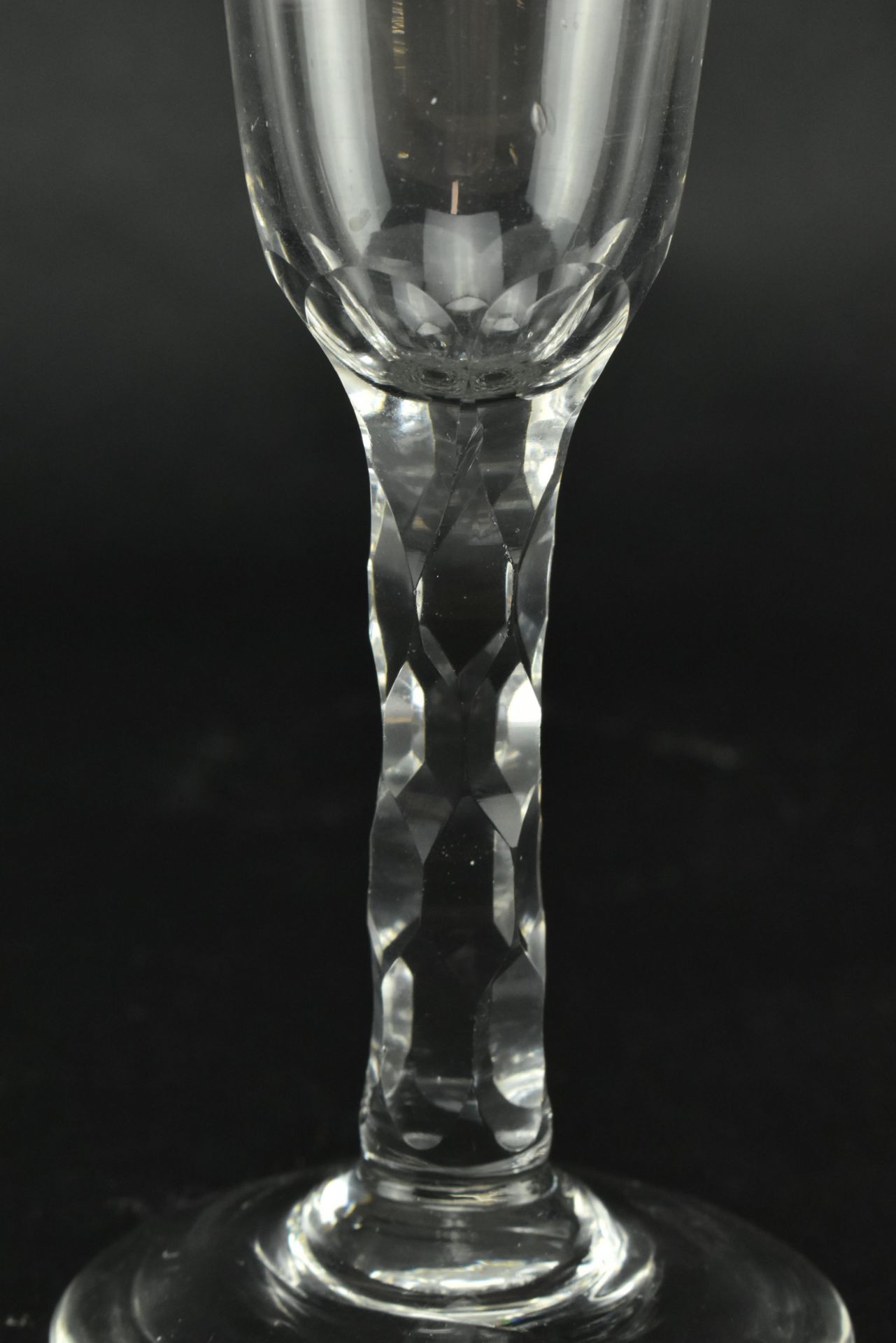 GEORGE III LATE 18TH CENTURY FACETED STEM ALE GLASS - Image 4 of 6