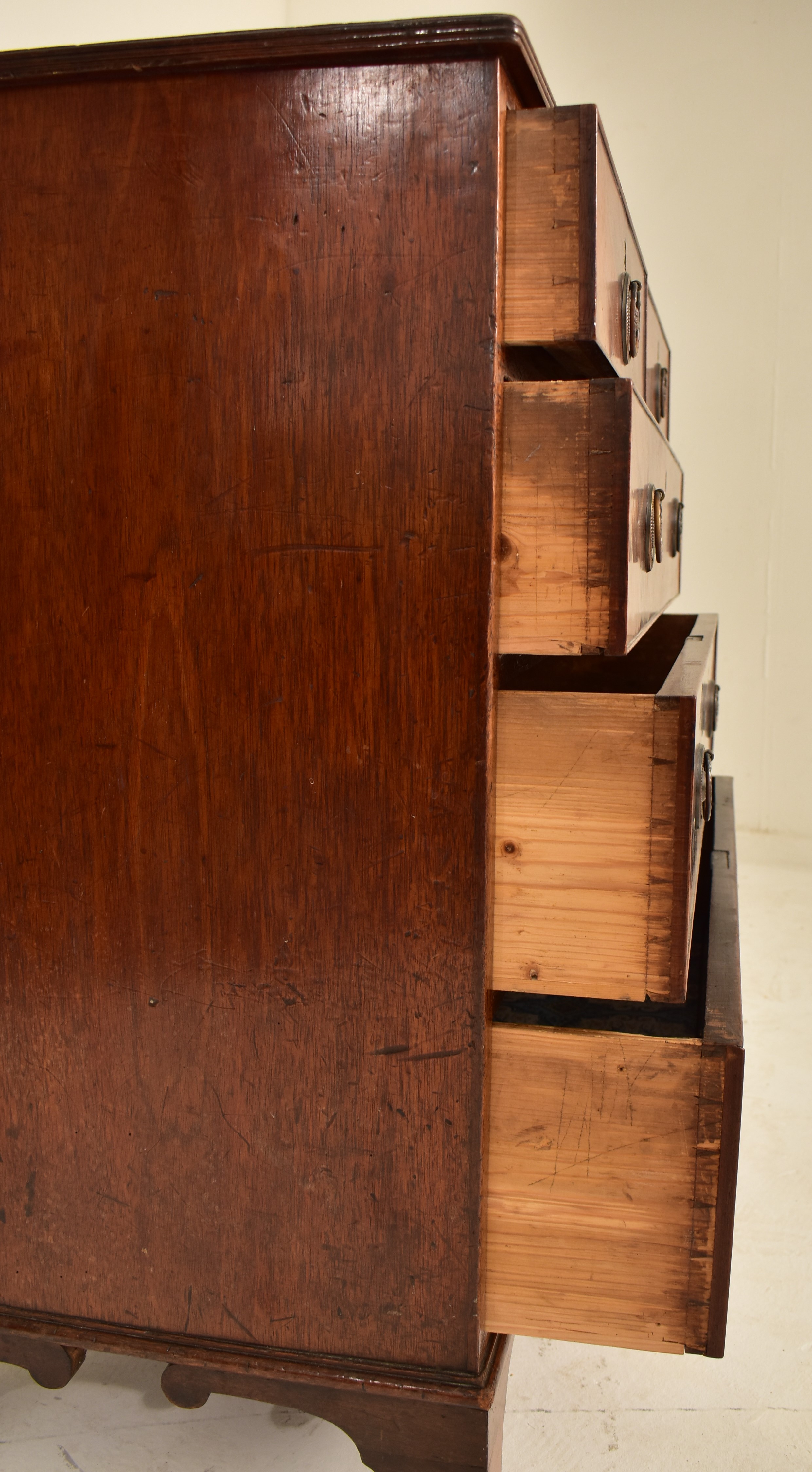 GEORGE III 18TH CENTURY MAHOGANY CHEST OF DRAWERS - Image 3 of 6