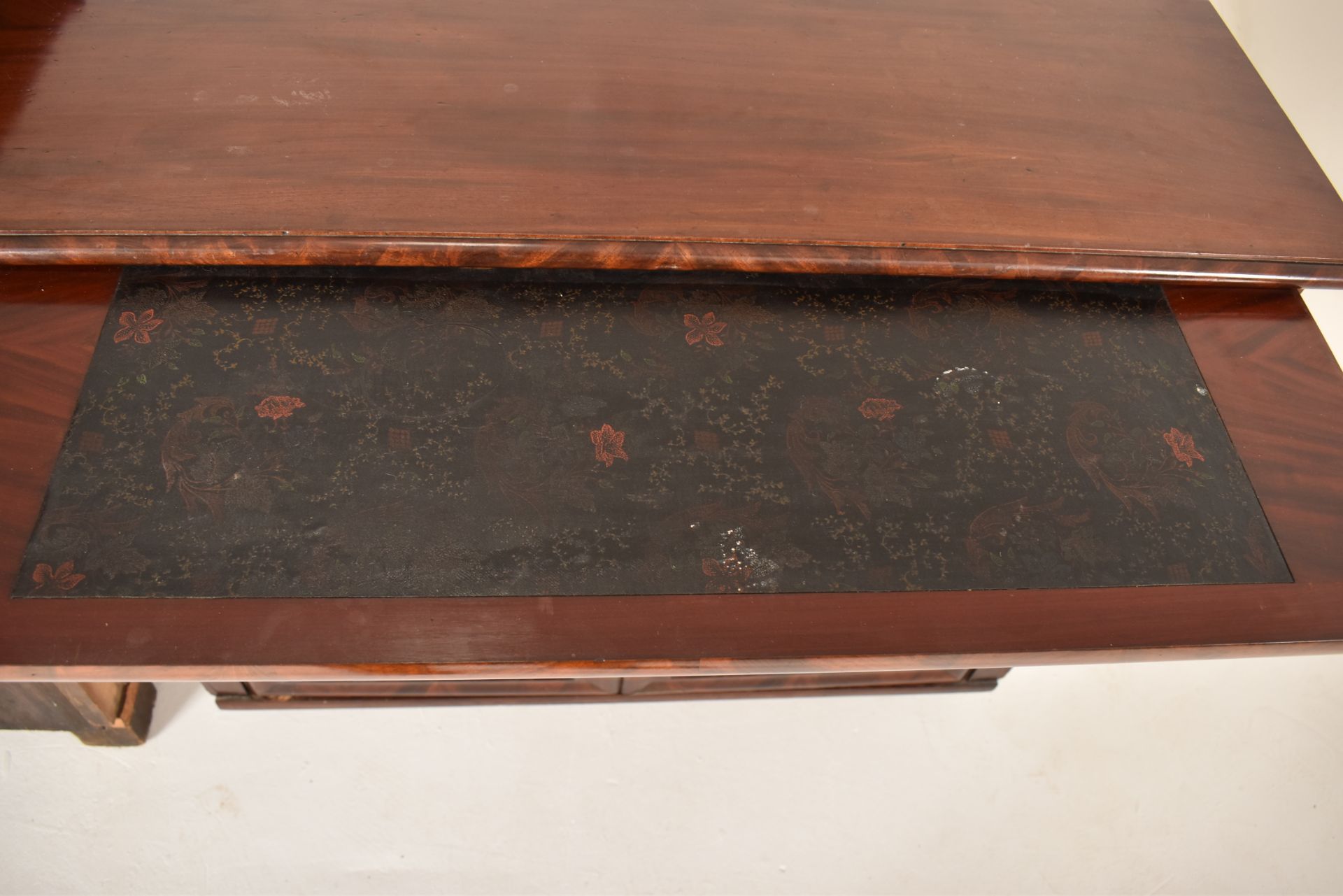 19TH CENTURY VICTORIAN INVERTED BREAKFRONT SIDEBOARD - Image 11 of 12