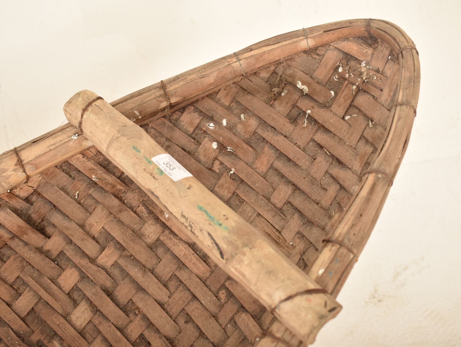 LARGE AFRICAN TRIBAL HAND WOVEN WICKER COT / BASKET - Image 4 of 7