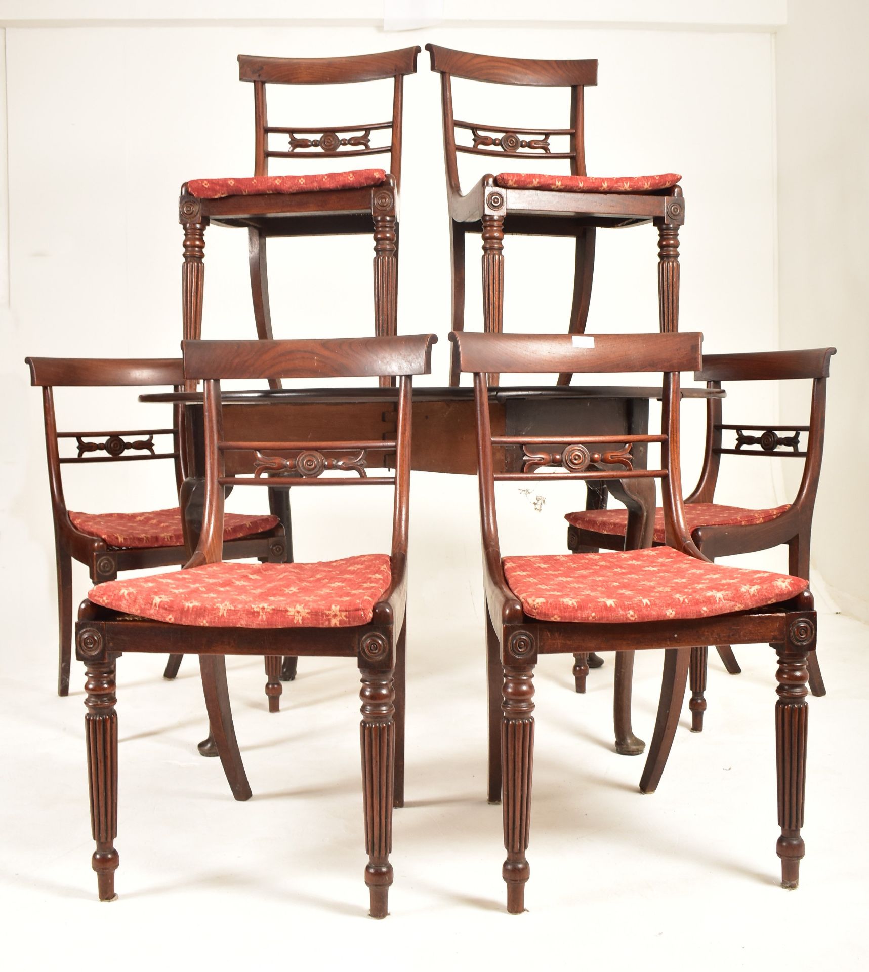 VICTORIAN 19TH CENTURY MAHOGANY & ROSEWOOD DINING SUITE
