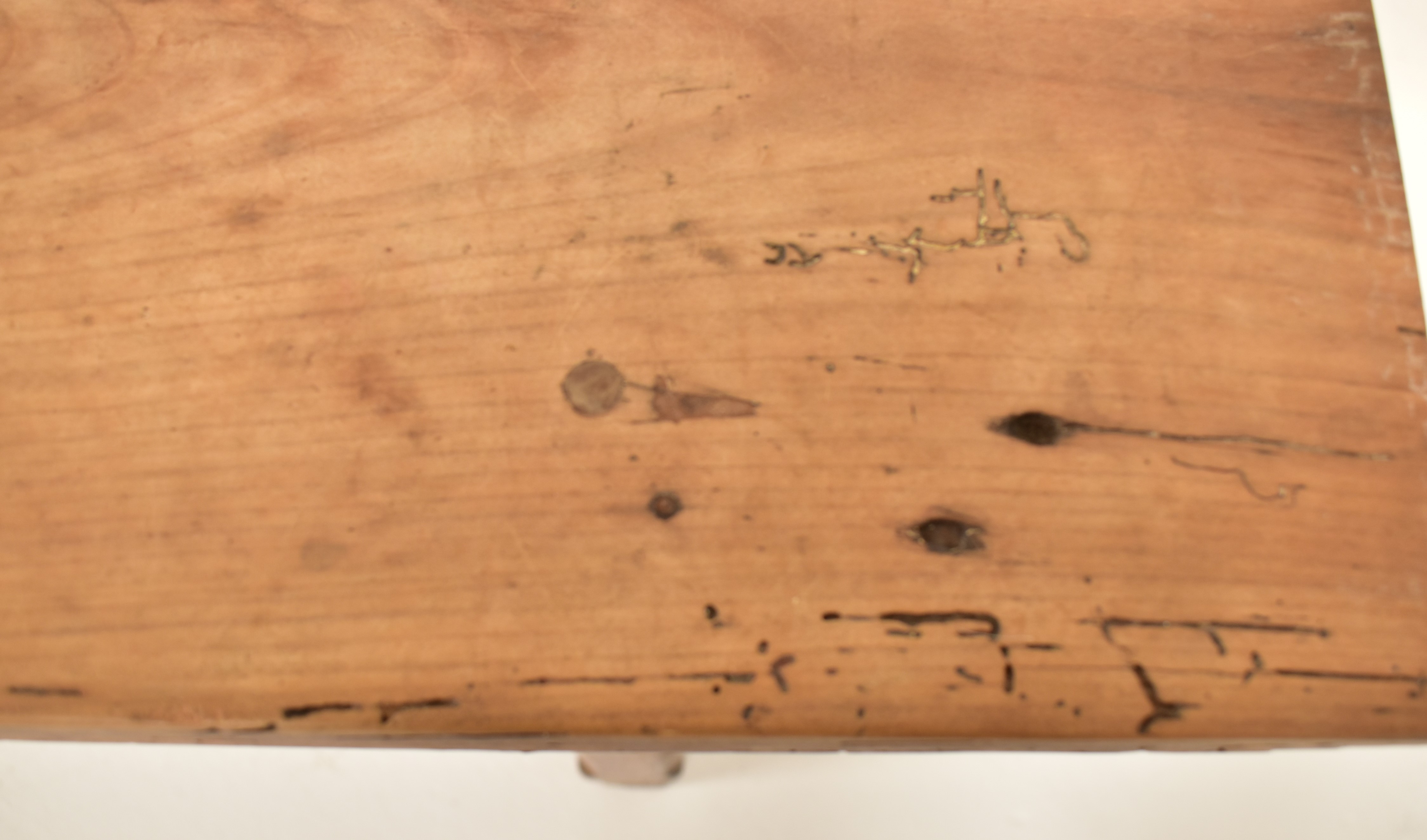 19TH CENTURY FRENCH CHESTNUT WOOD REFECTORY DINING TABLE - Image 4 of 6