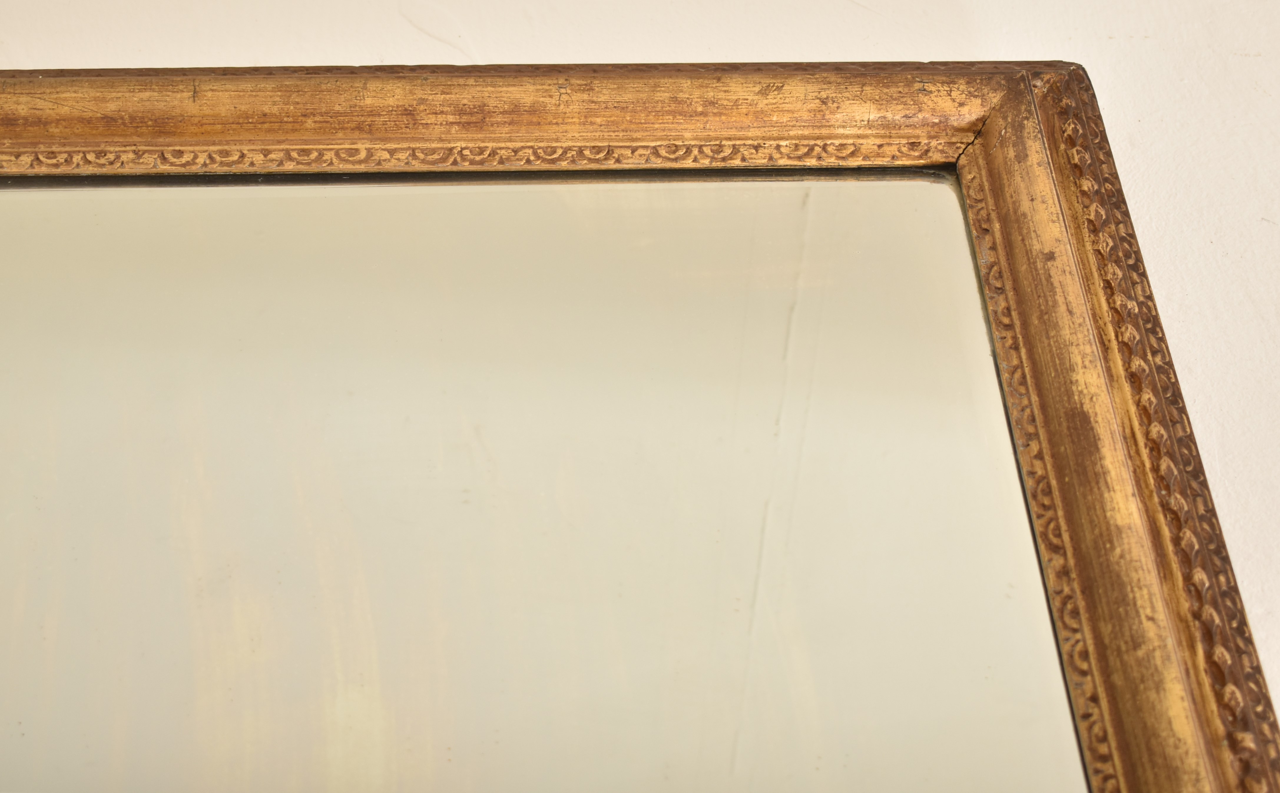 19TH CENTURY GILTWOOD AND GESSO FRAMED HANGING MIRROR - Image 4 of 6