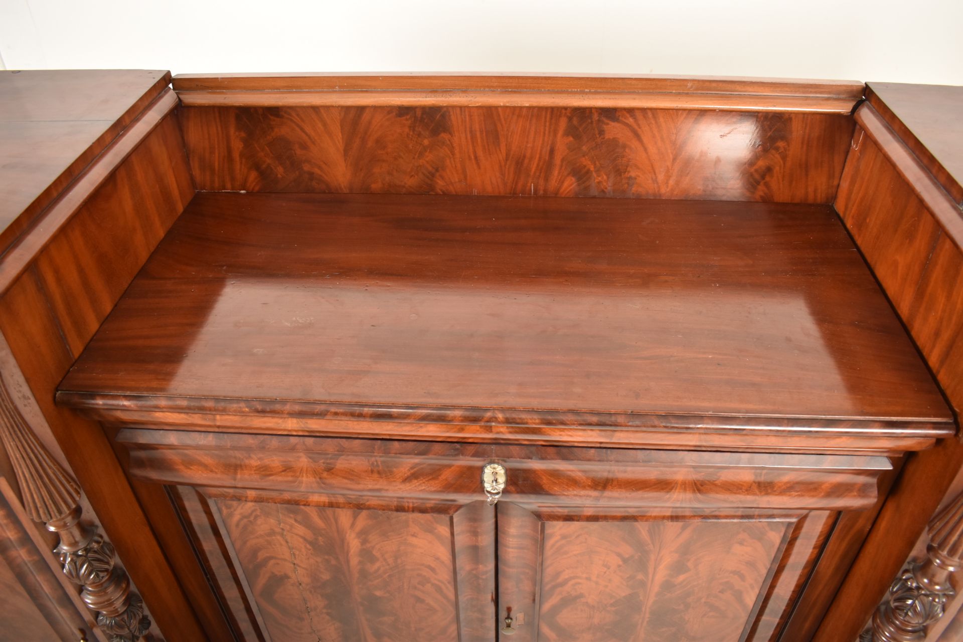 19TH CENTURY VICTORIAN INVERTED BREAKFRONT SIDEBOARD - Image 4 of 12