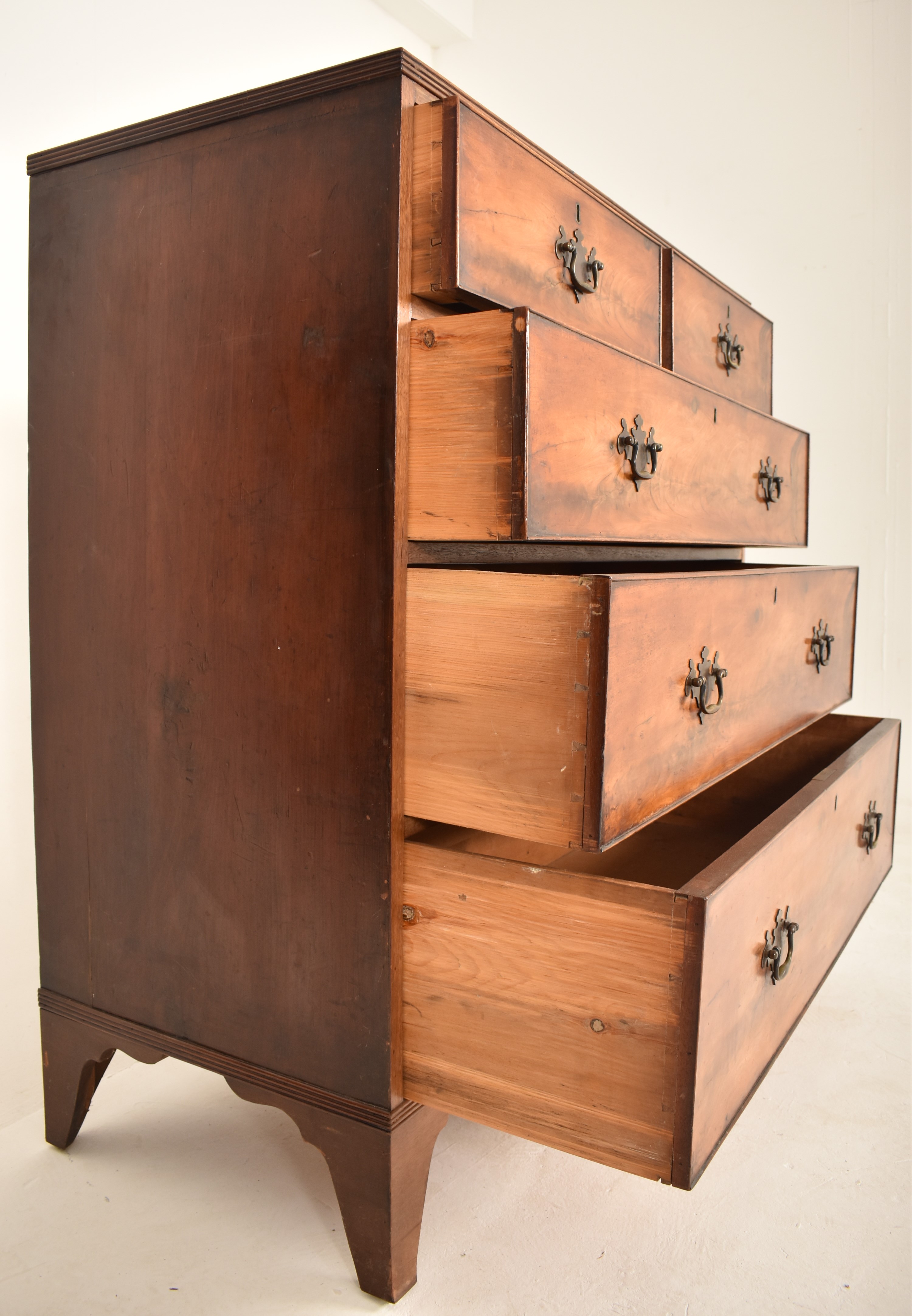 19TH CENTURY GEORGE III FLAME MAHOGANY CHEST OF DRAWERS - Image 3 of 6