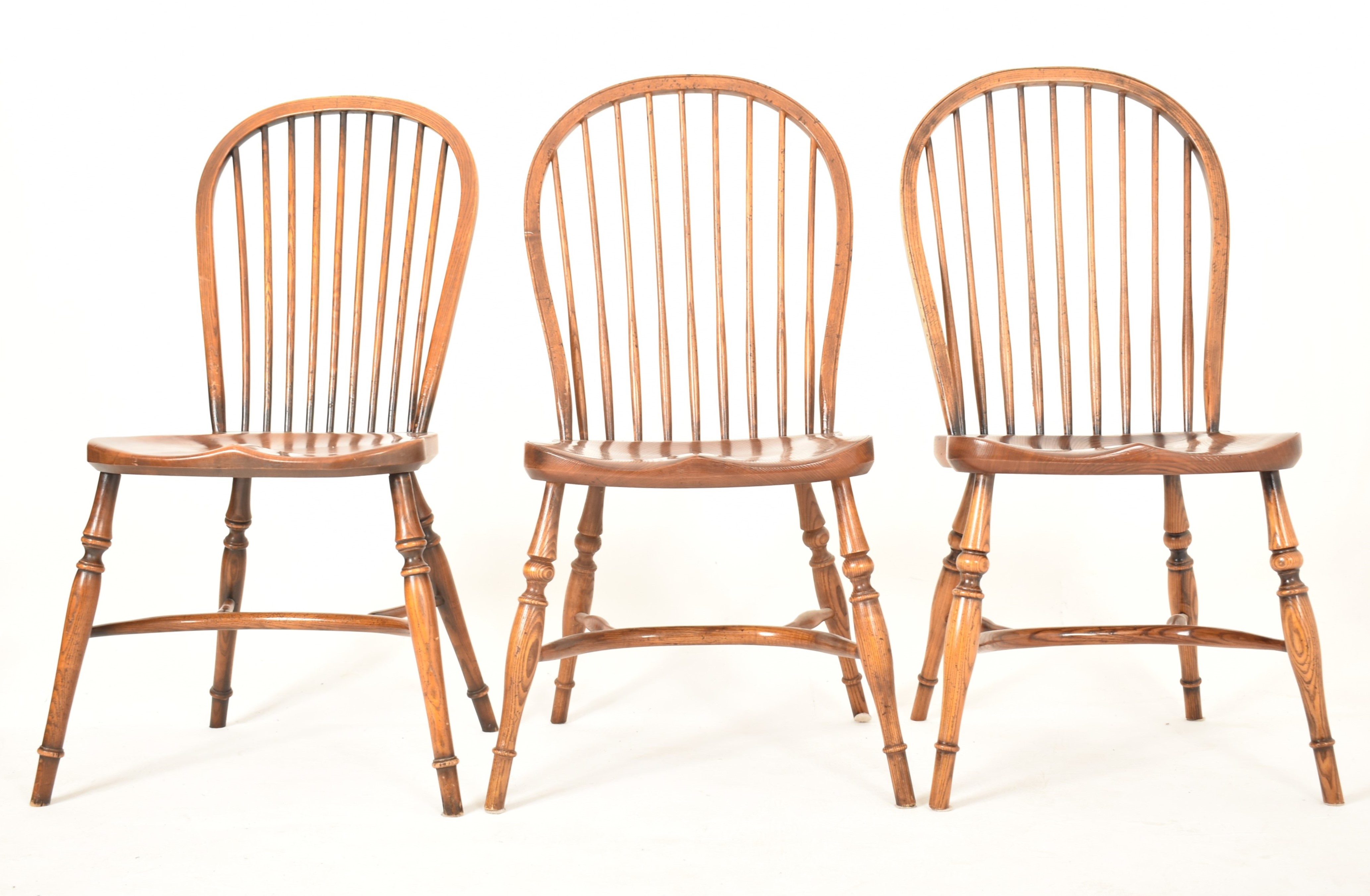 STEWART LINFORD FURNITURE - SIX WINDSOR STYLE STICK BACK CHAIRS - Bild 8 aus 8