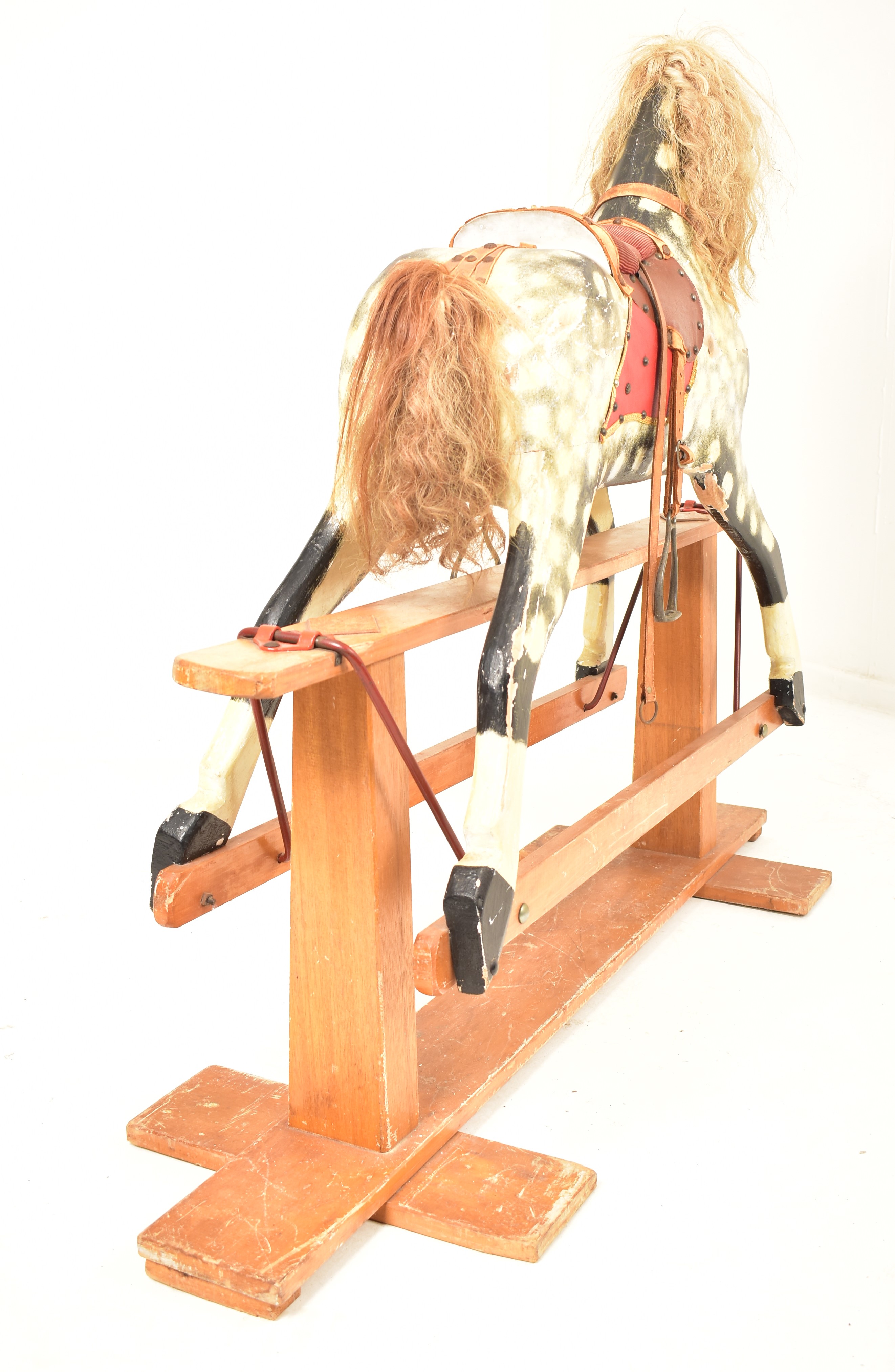 1920S CARVED WOOD PAINTED DAPPLE GREY ROCKING HORSE - Bild 4 aus 5