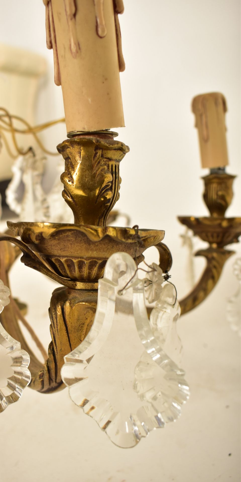 CONTINENTAL INSPIRED 1920S STYLE GILT BRASS SIX ARM CHANDELIER - Image 3 of 7