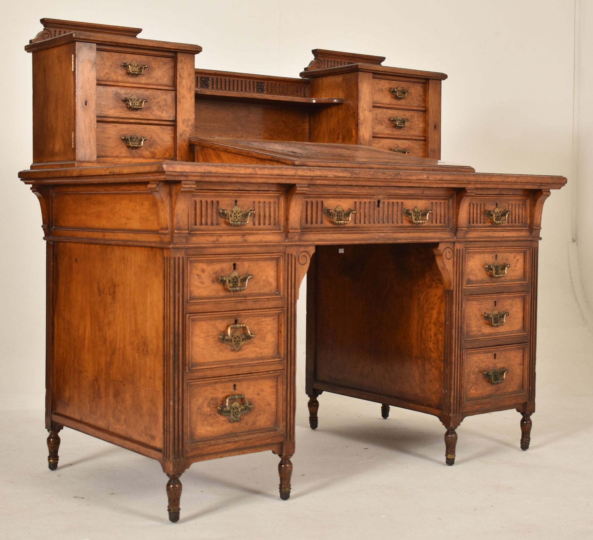 19TH CENTURY VICTORIAN MAPLE & CO WALNUT DICKENS DESK