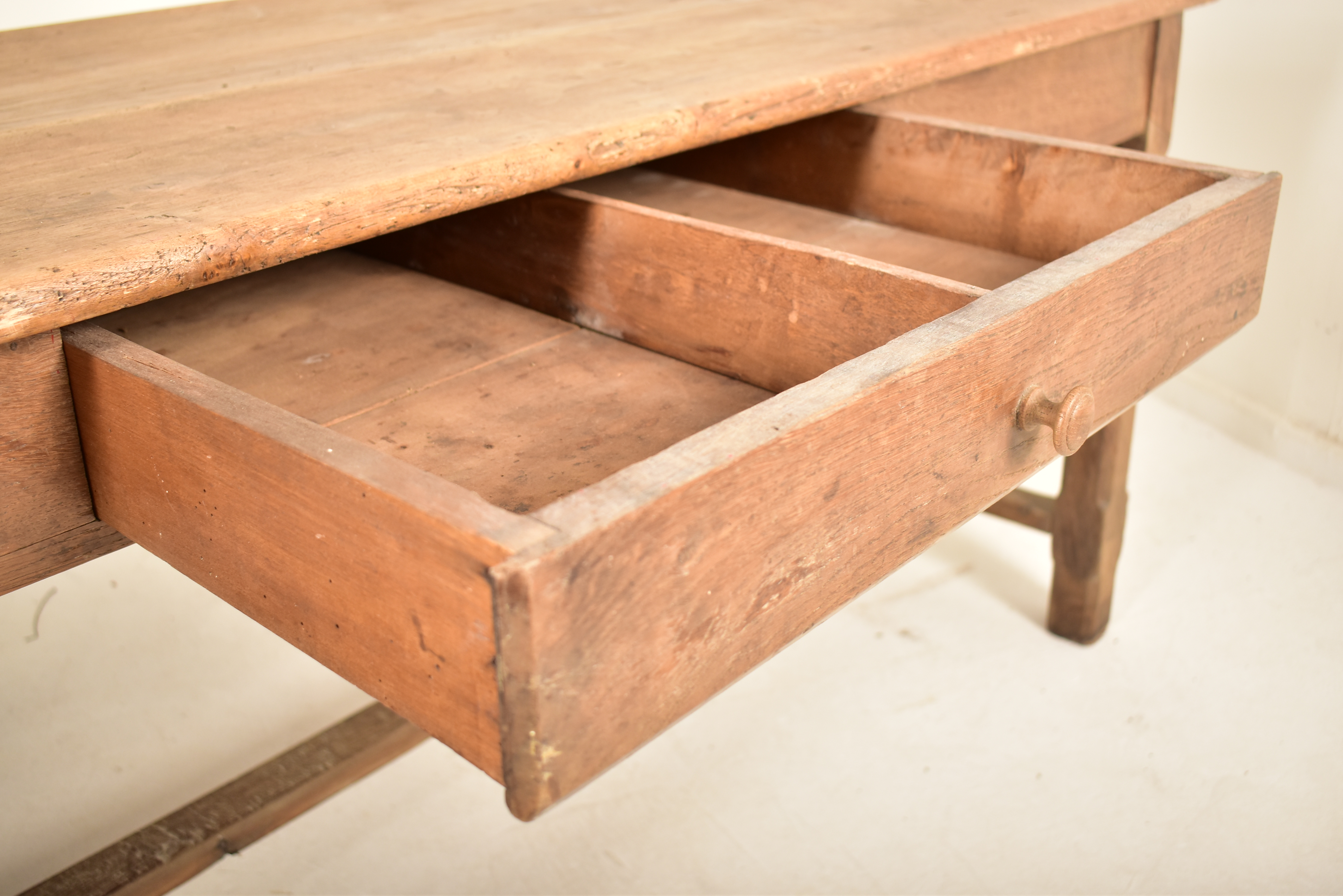 19TH CENTURY OAK WOOD REFECTORY DINING TABLE - Image 6 of 7