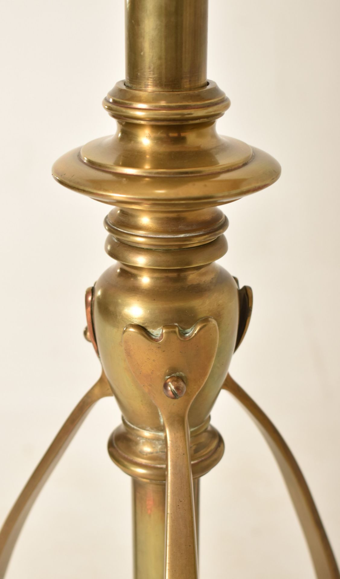 ARTS & CRAFTS HAMMERED COPPER & BRASS STANDARD LAMP - Image 4 of 5