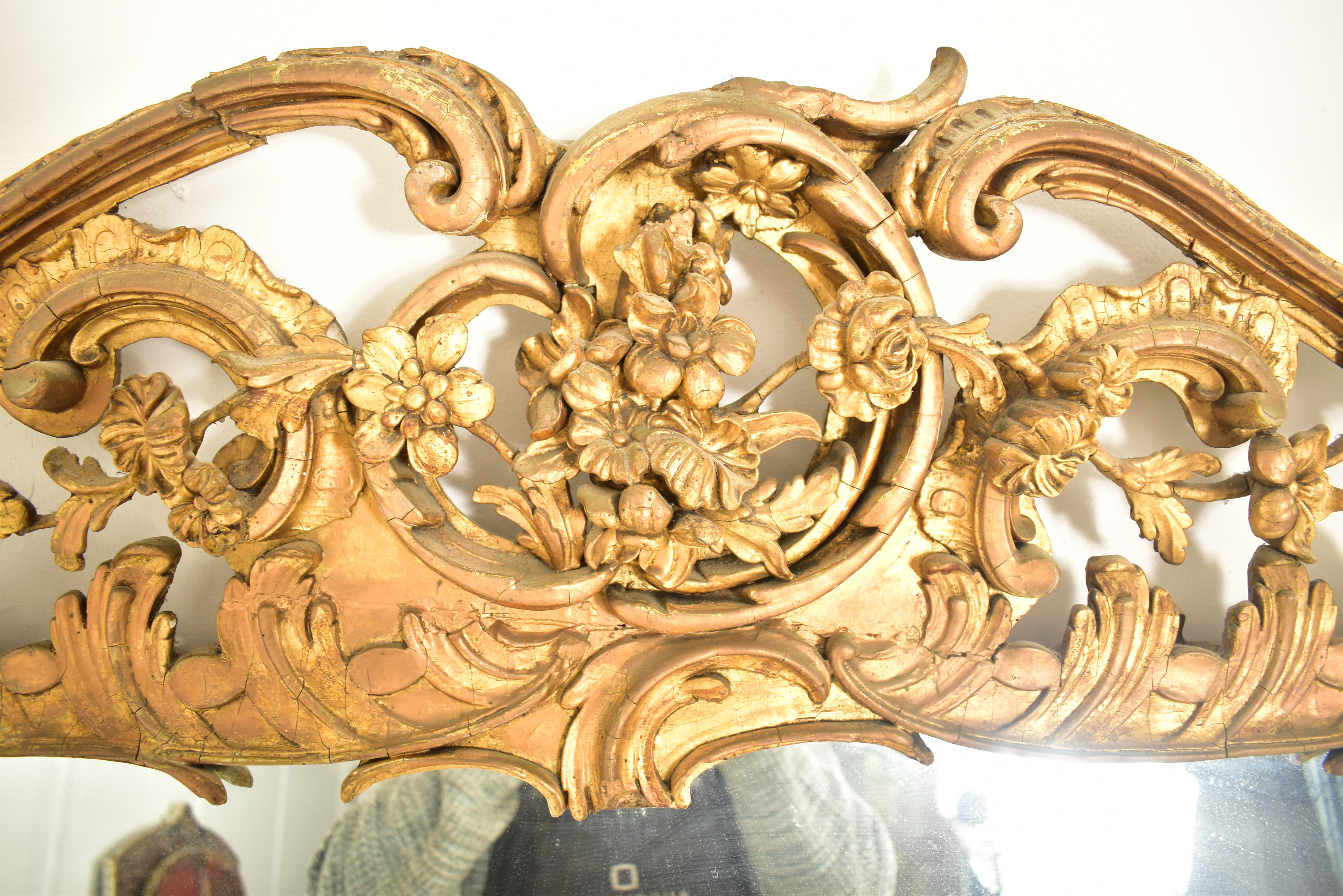 LARGE ROCOCO INSPIRED GILTWOOD & GESSO OVERMANTEL MIRROR - Bild 7 aus 11