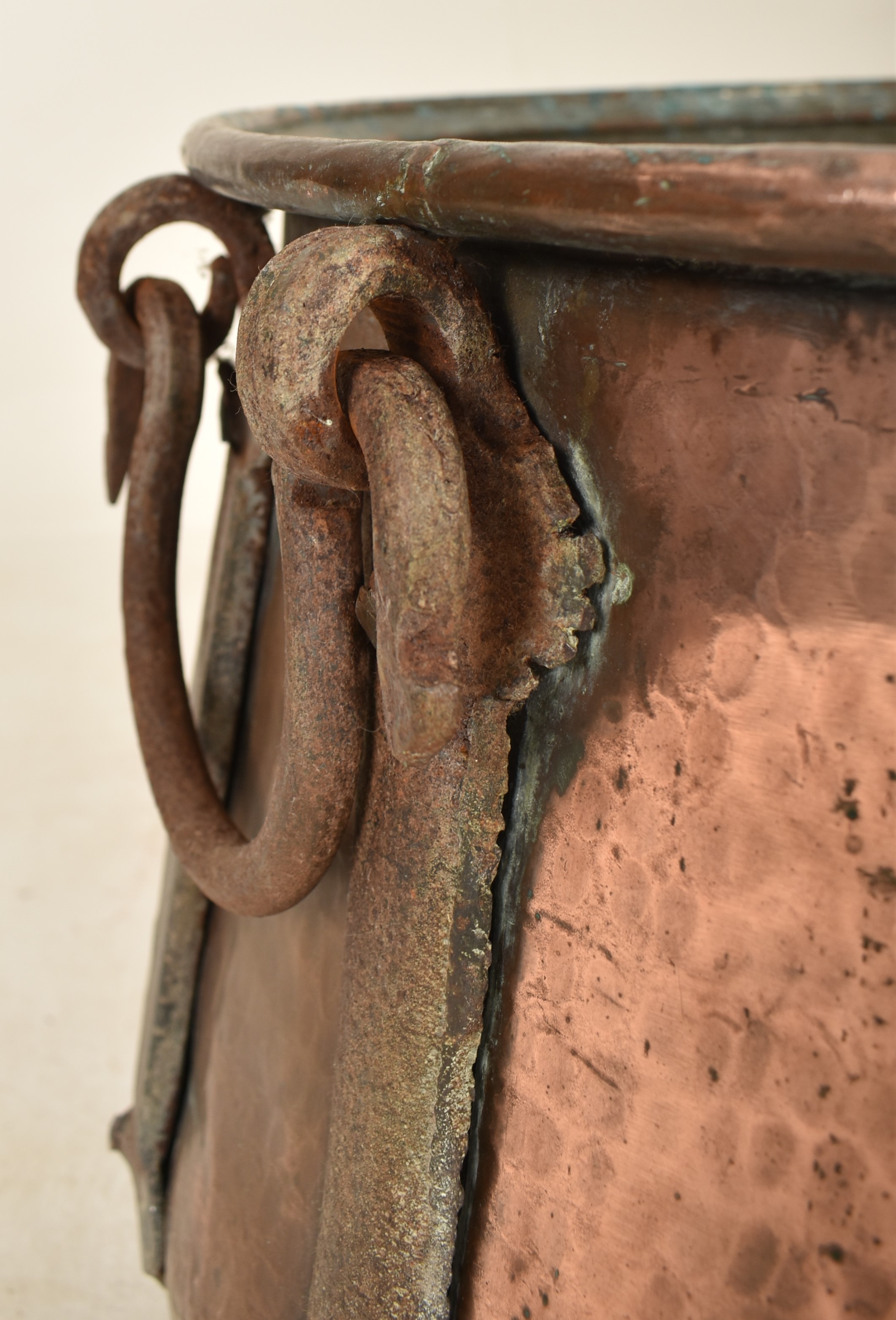 LARGE 19TH CENTURY VICTORIAN COPPER CAULDRON POT - Image 3 of 5