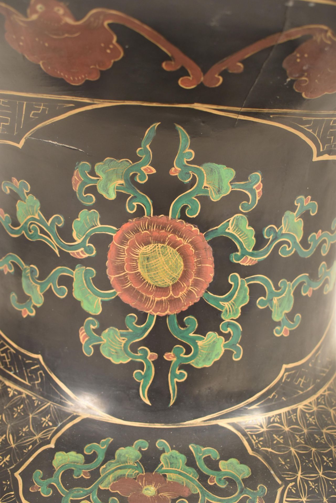 LARGE CHINESE EARLY 20TH CENTURY LACQUERED FLOOR VASE - Image 3 of 6