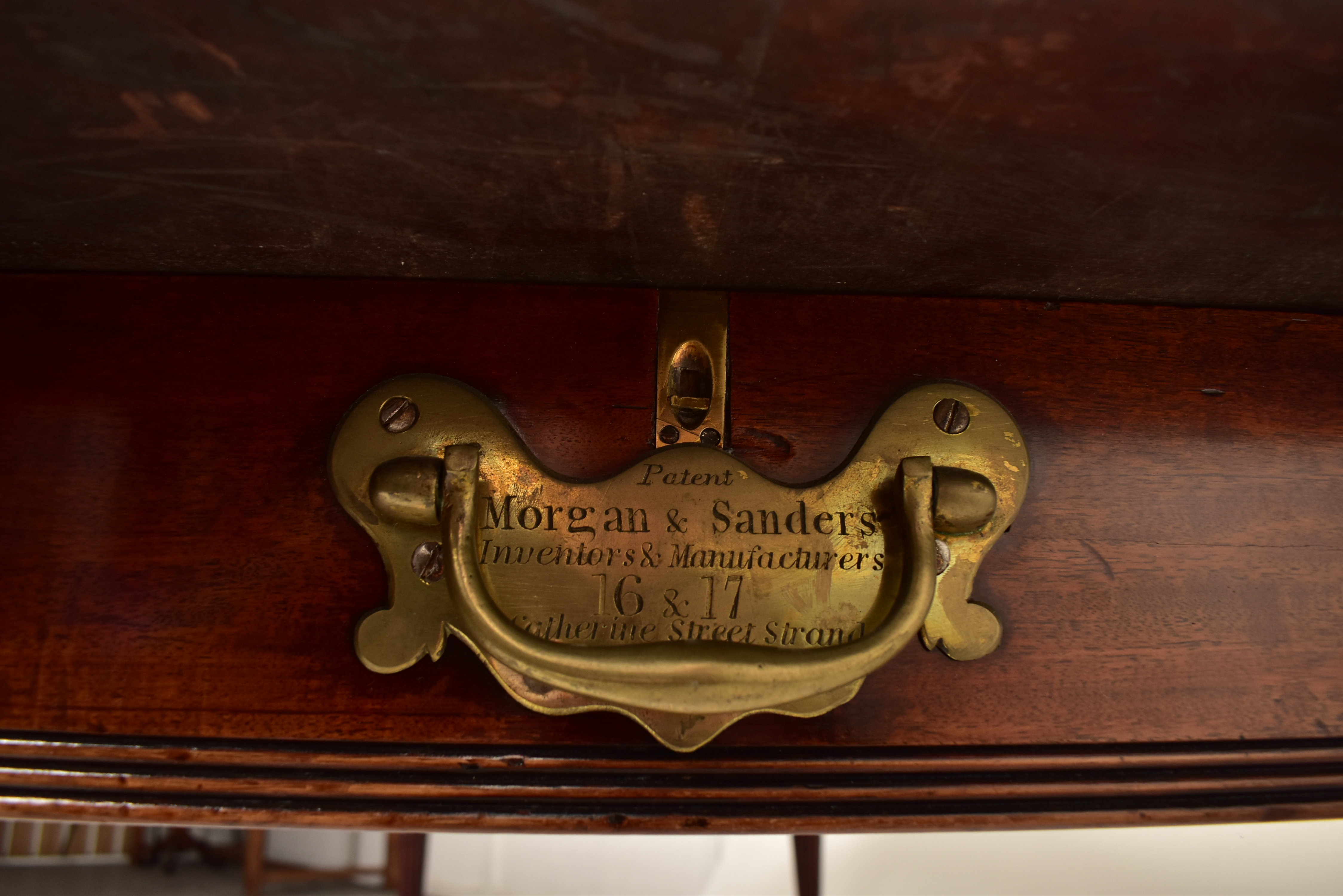 MORGAN & SANDERS - 19TH CENTURY MAHOGANY DINING TABLE - Image 5 of 7