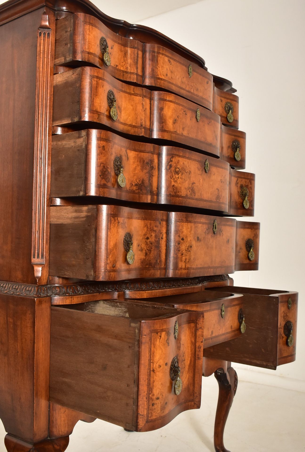 QUEEN ANNE REVIVAL WALNUT SERPENTINE FRONT CHEST ON LEGS - Image 2 of 6
