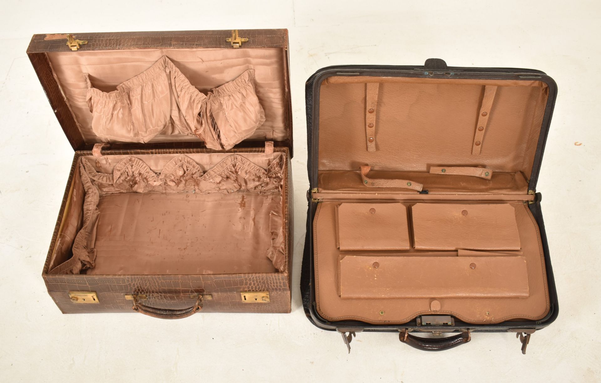 SELECTION OF VINTAGE 20TH CENTURY TRAVEL SUITCASES - Image 3 of 5