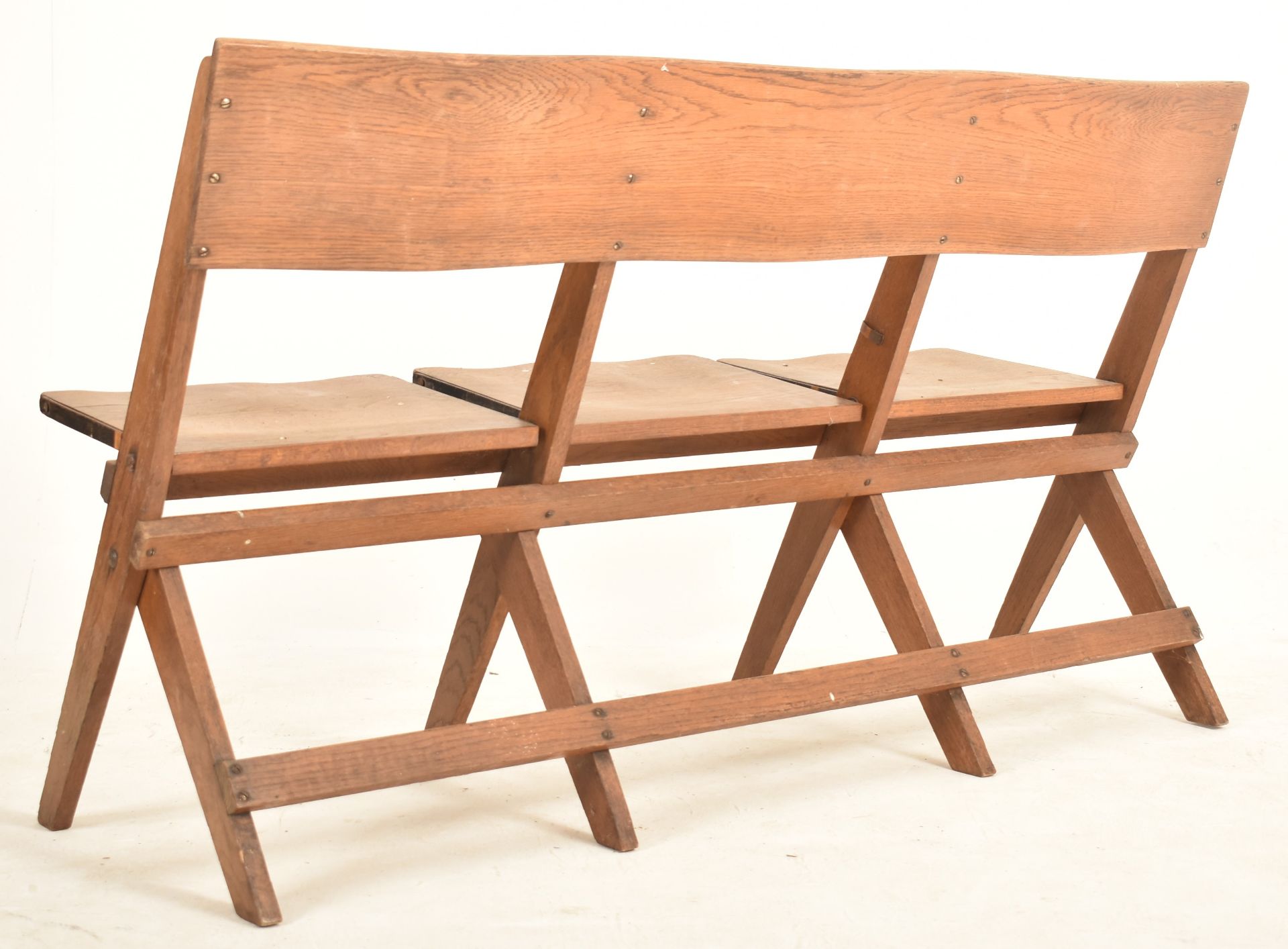 EARLY 20TH CENTURY 1920S ELM & OAK THEATRE THREE SEAT BENCH - Image 5 of 5