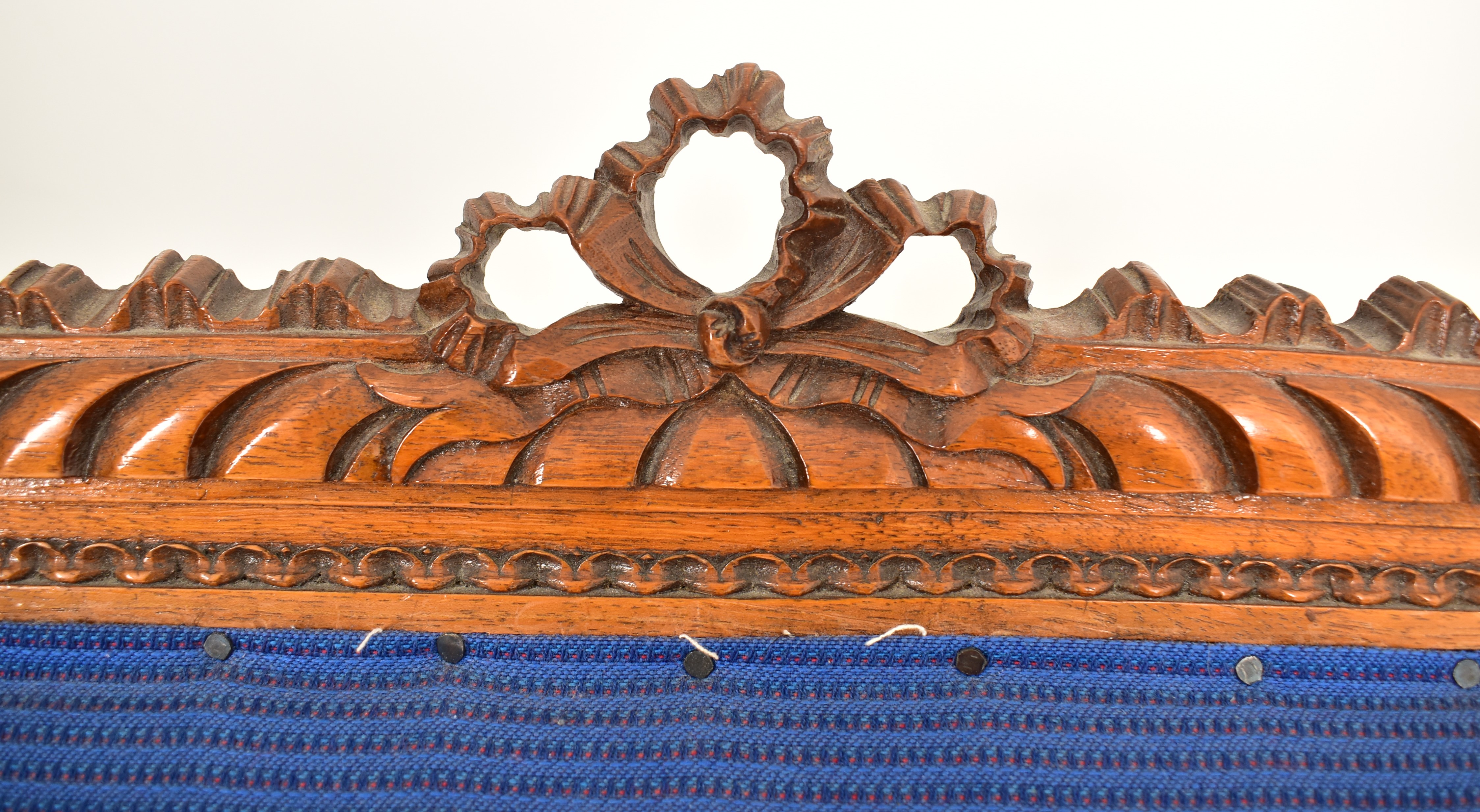 FRENCH LOUIS XVI STYLE CARVED OAK & UPHOLSTERED CANAPE SOFA - Image 3 of 7