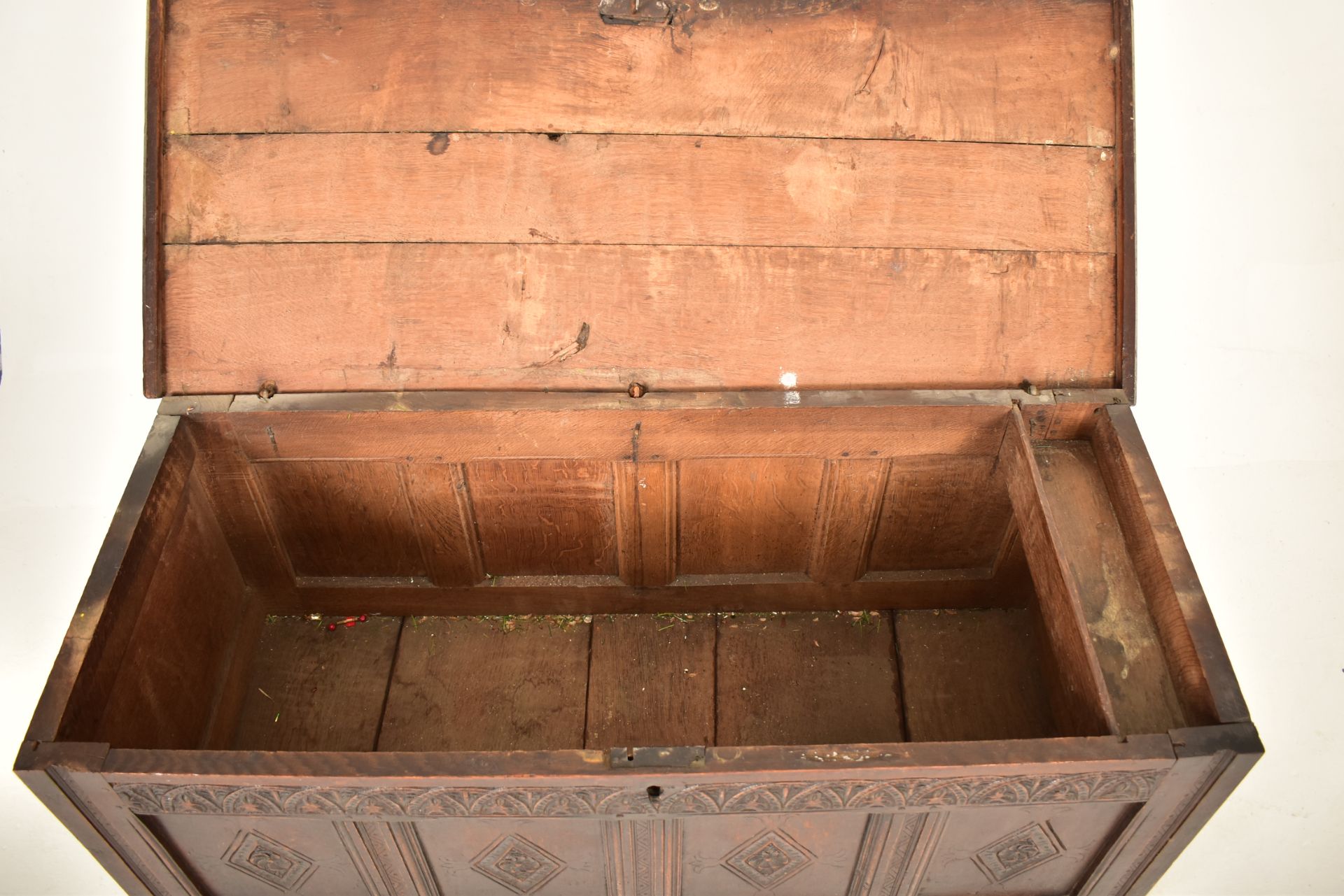 LATE 17TH CENTURY CARVED OAK HINGED TOP TRUNK CHEST - Image 3 of 5