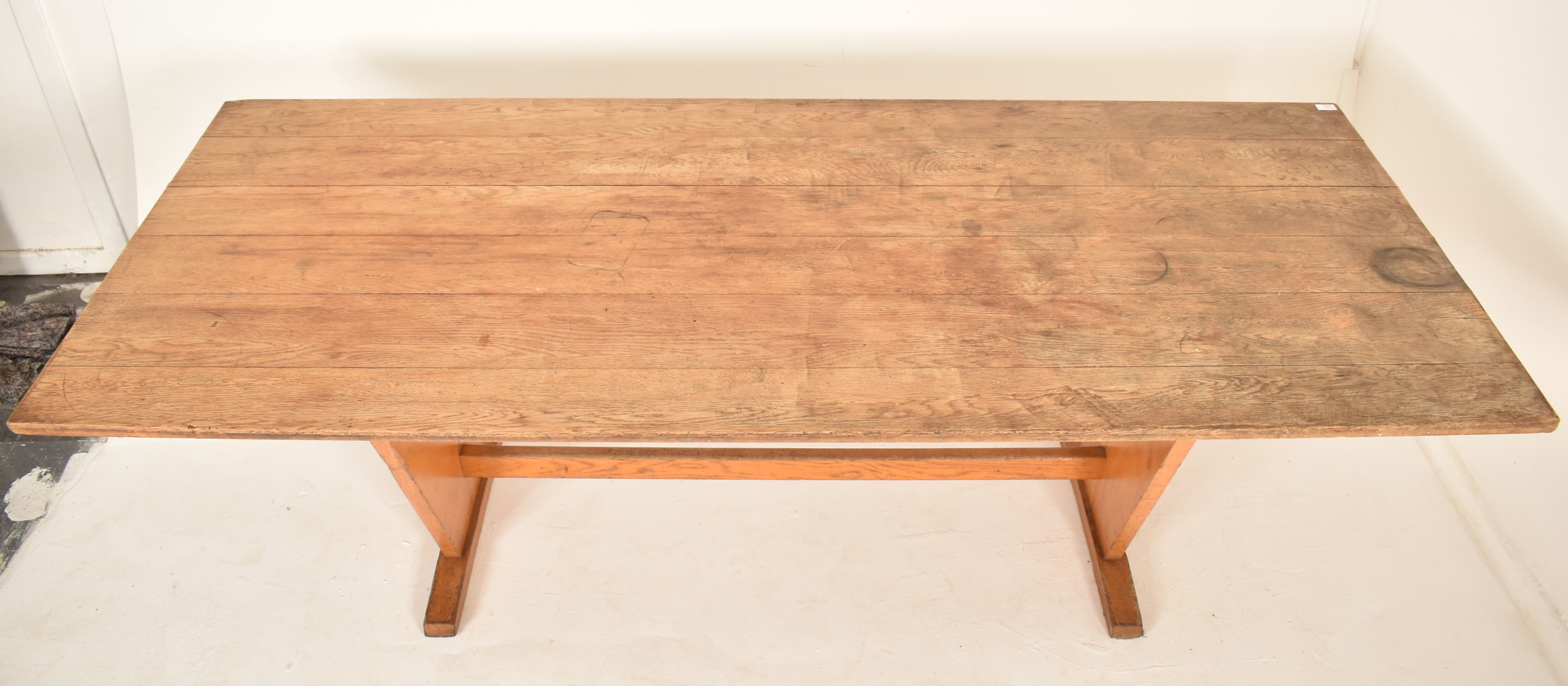 LARGE 20TH CENTURY ELM AND OAK REFECTORY DINING TABLE - Image 2 of 5