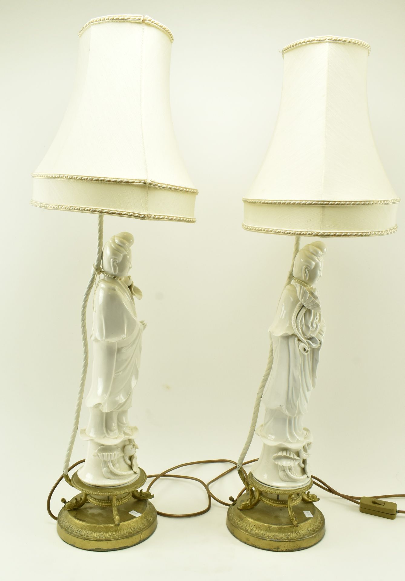 PAIR OF CHINESE REPUBLIC PERIOD BLANC DE CHINE GUANYIN LAMPS - Image 6 of 9