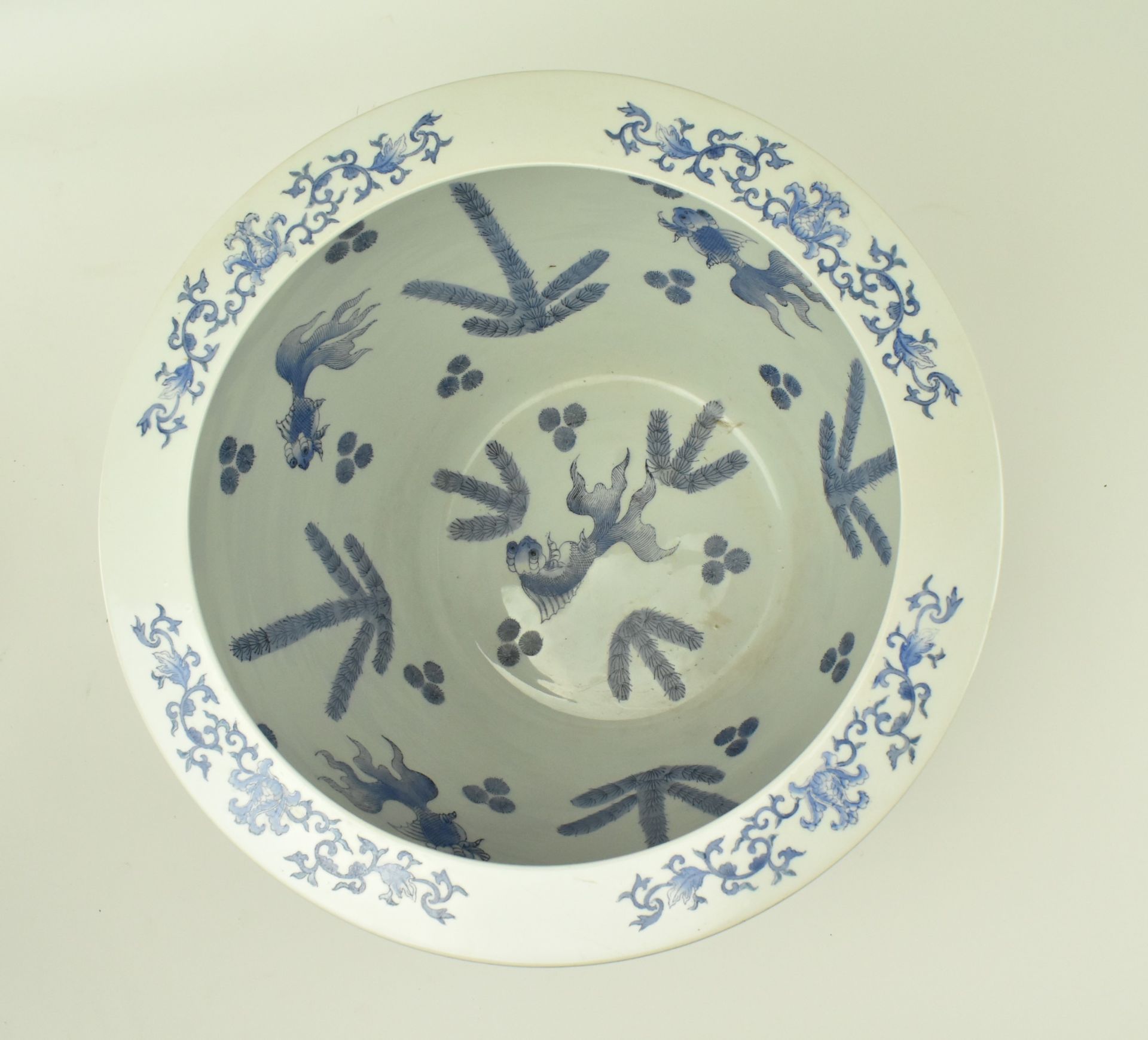 LARGE CHINESE BLUE & WHITE CERAMIC ' FISH TANK ' JARDINIERE - Image 3 of 7