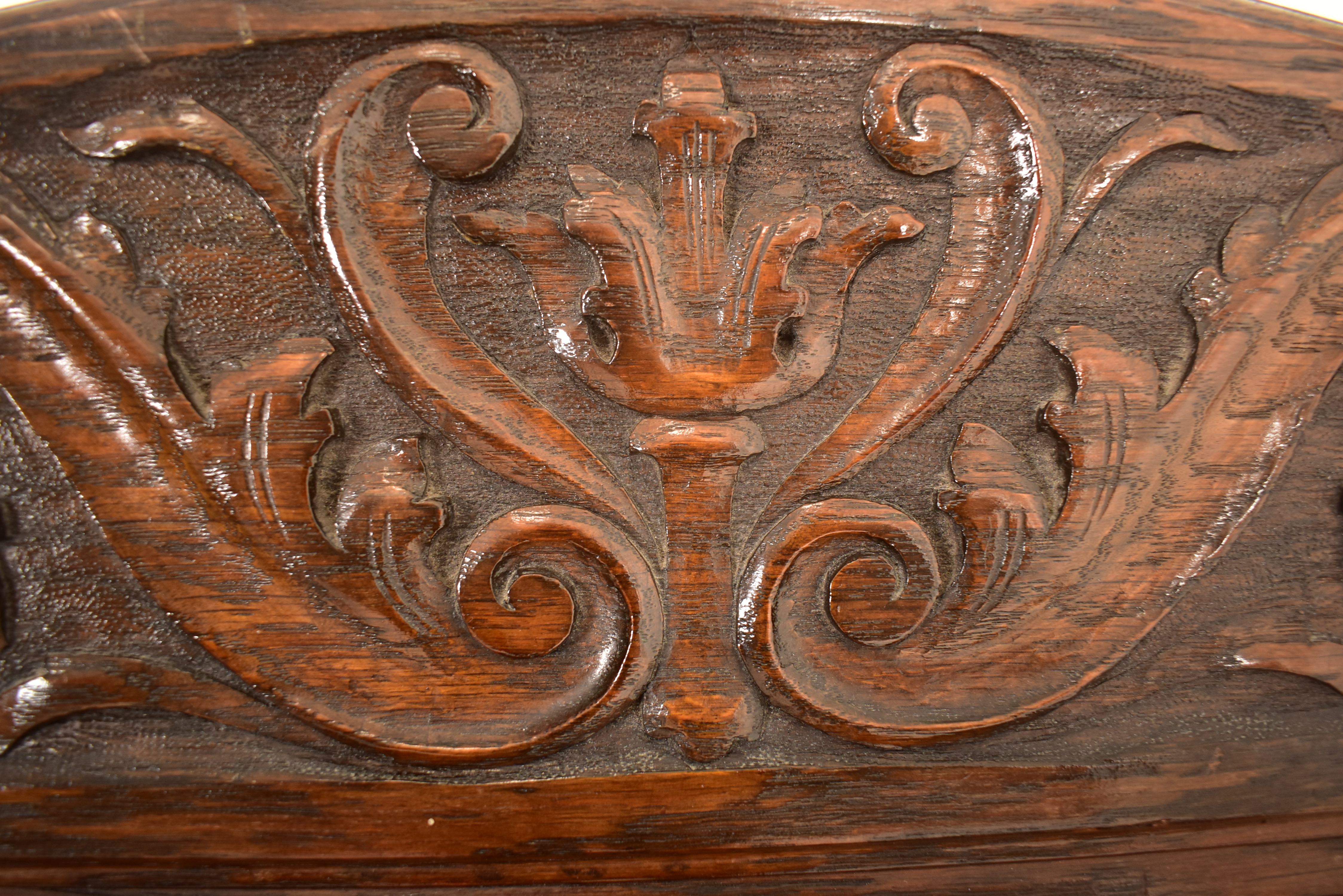 EDWARDIAN CARVED OAK MONK'S BENCH / CHURCH SETTLE - Image 4 of 6