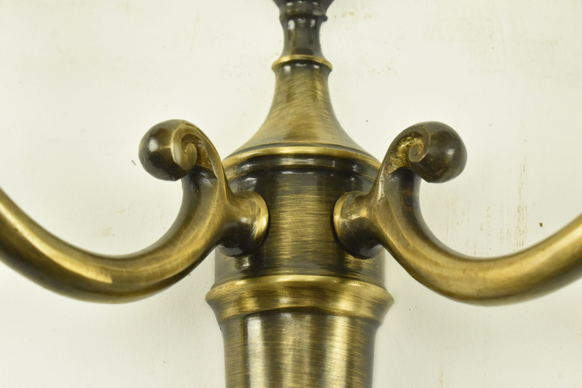 FOUR ITALIAN MANNER 20TH CENTURY BRASS WALL SCONCES - Image 4 of 7