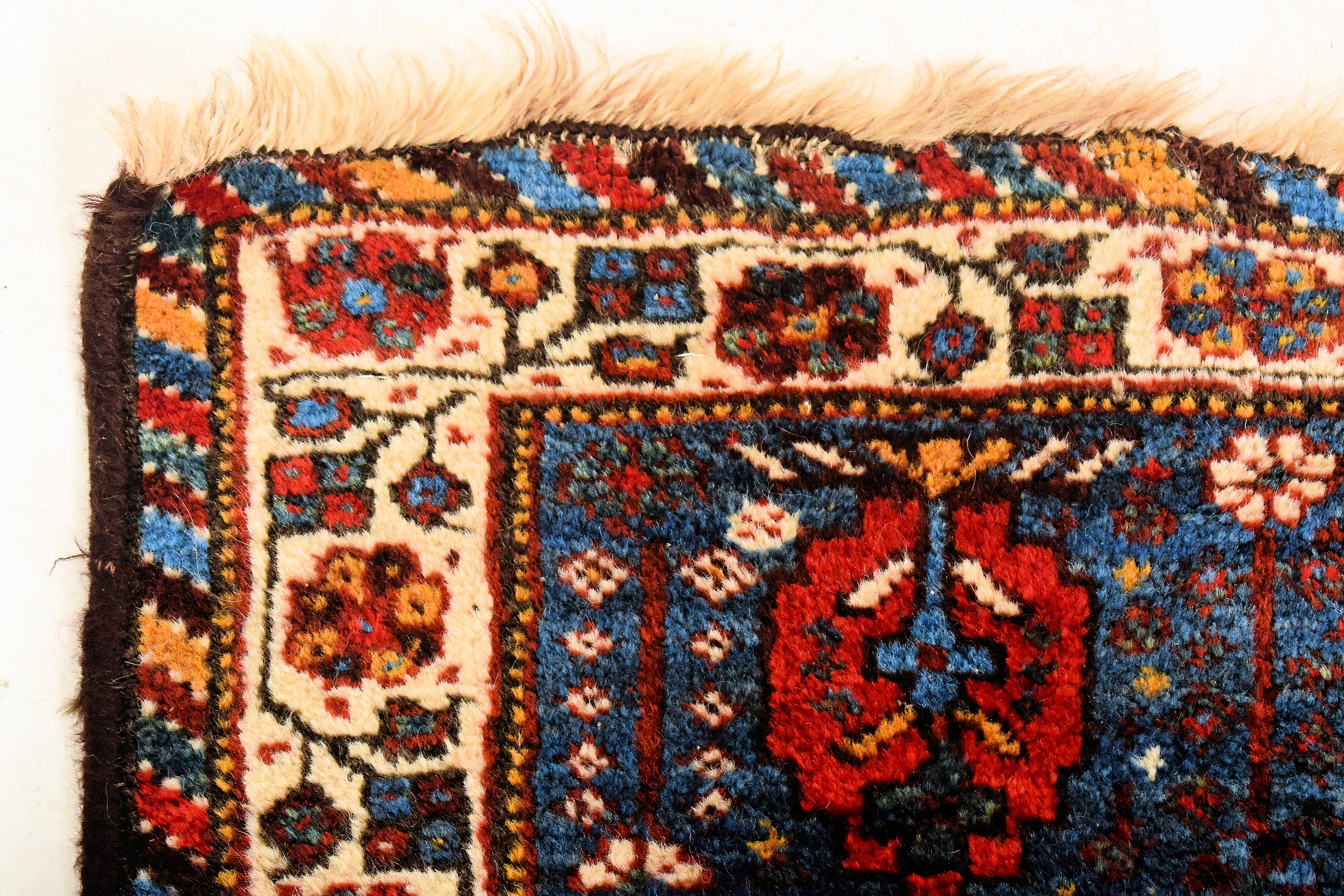 LARGE 20TH CENTURY AZERI PERSIAN HAND KNOTTED RUG - Image 2 of 5