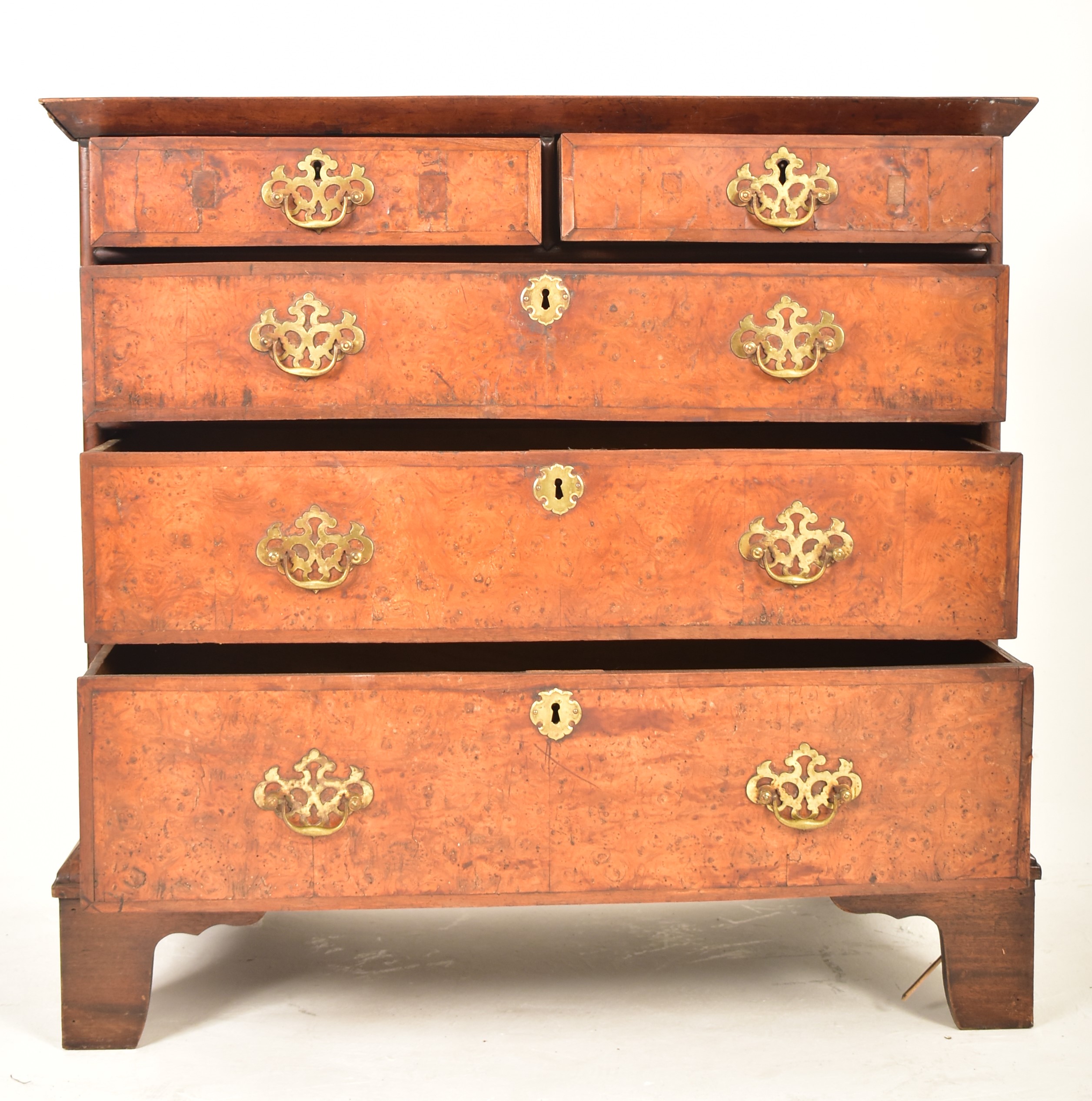 QUEEN ANNE BURR WALNUT & MAHOGANY CHEST OF DRAWERS - Image 3 of 6