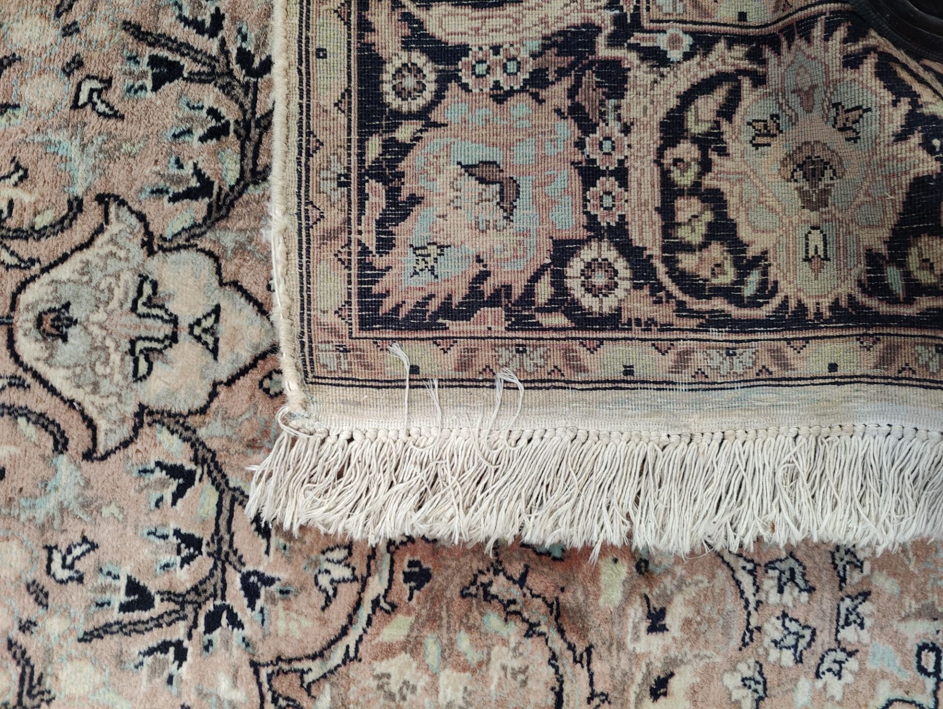 LATE 20TH CENTURY GHOUM VIRGIN WOOL ON COTTON FLOOR RUG - Image 5 of 5