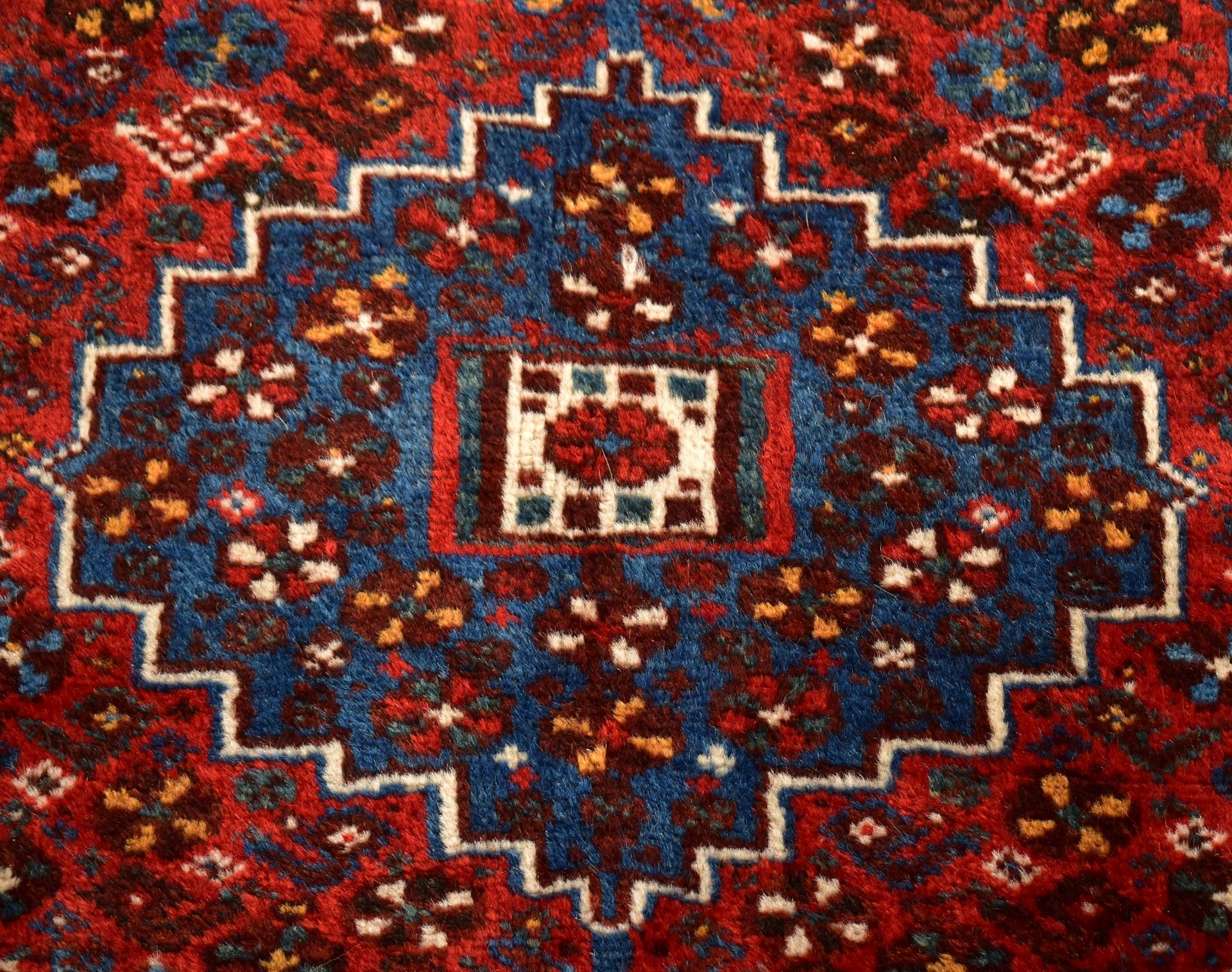 LARGE 20TH CENTURY AZERI PERSIAN HAND KNOTTED RUG - Bild 3 aus 5